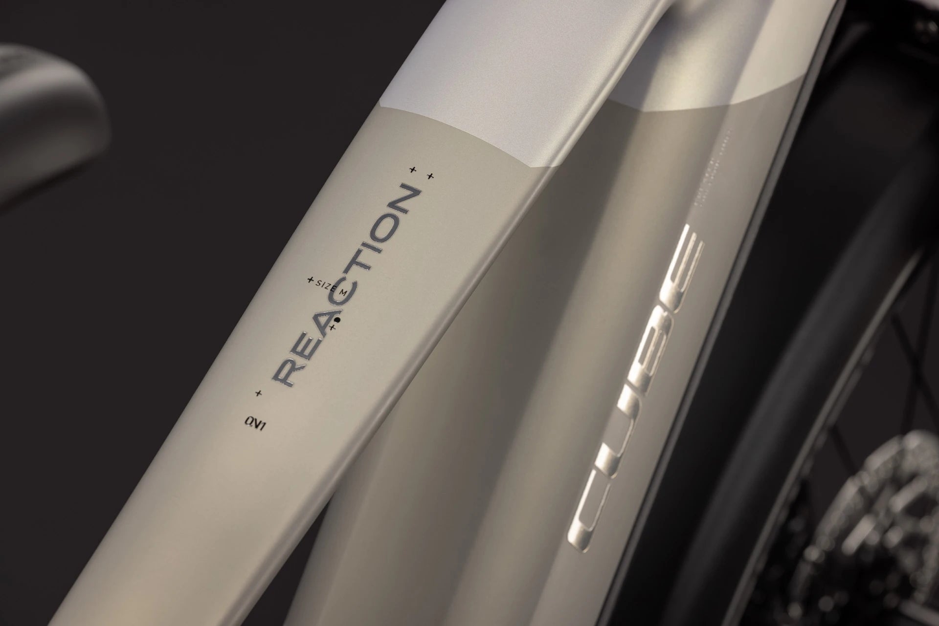 Cube Reaction Hybrid ONE 720 FE pearlsilver´n´chrome 2027