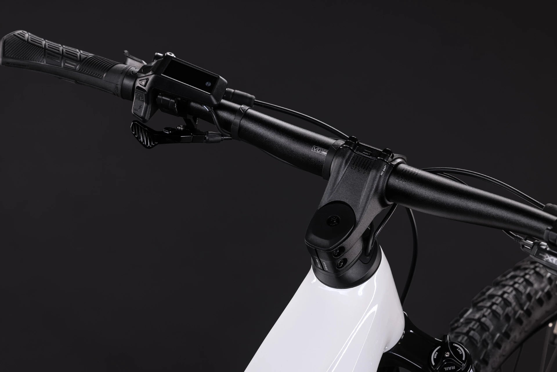 Cube Reaction Hybrid Race 800 snow´n´black Trapeze 2027