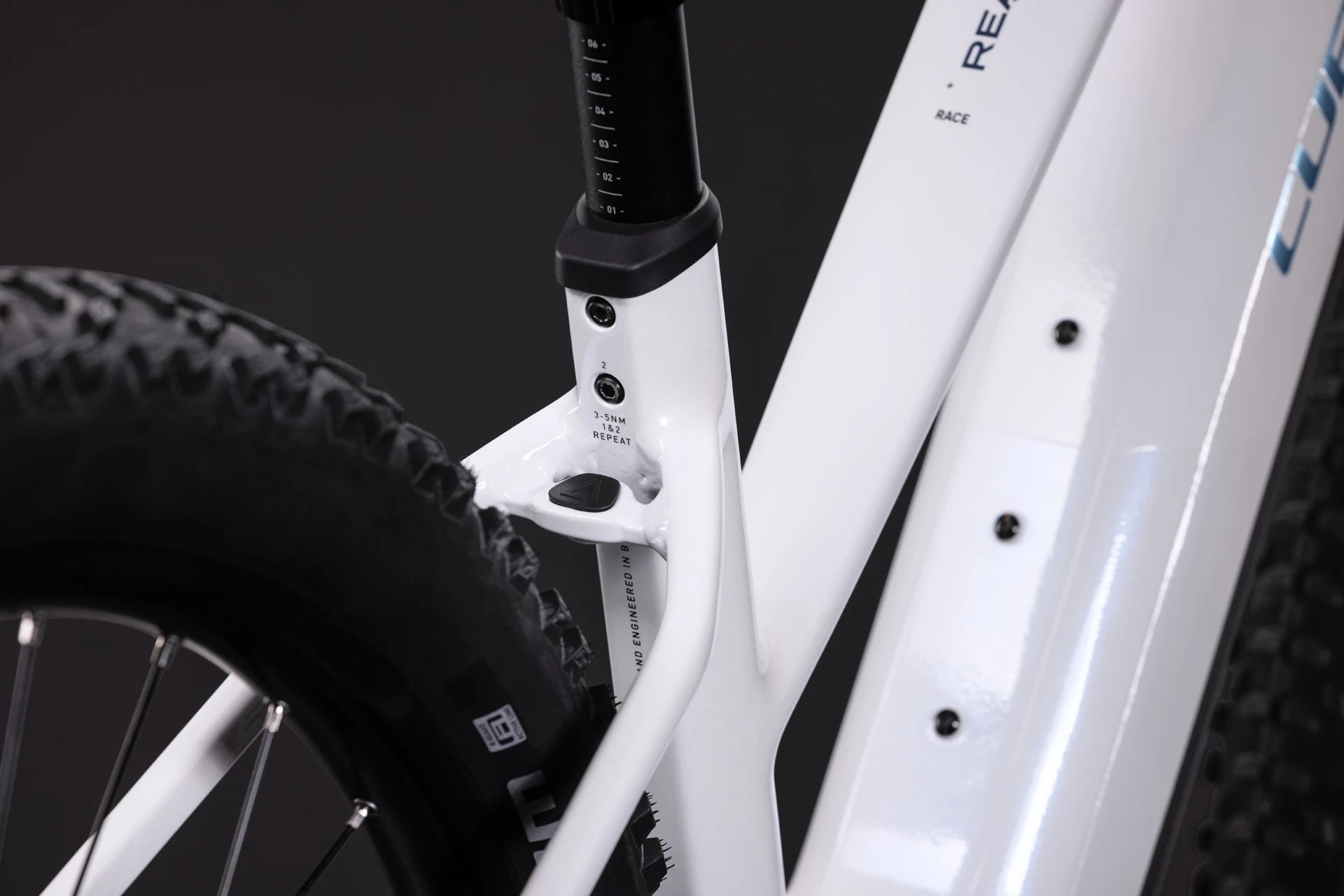Cube Reaction Hybrid Race 800 snow´n´black Trapeze 2027