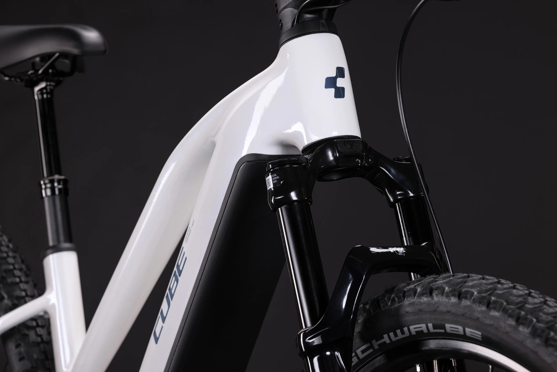 Cube Reaction Hybrid Race 800 snow´n´black Trapeze 2027