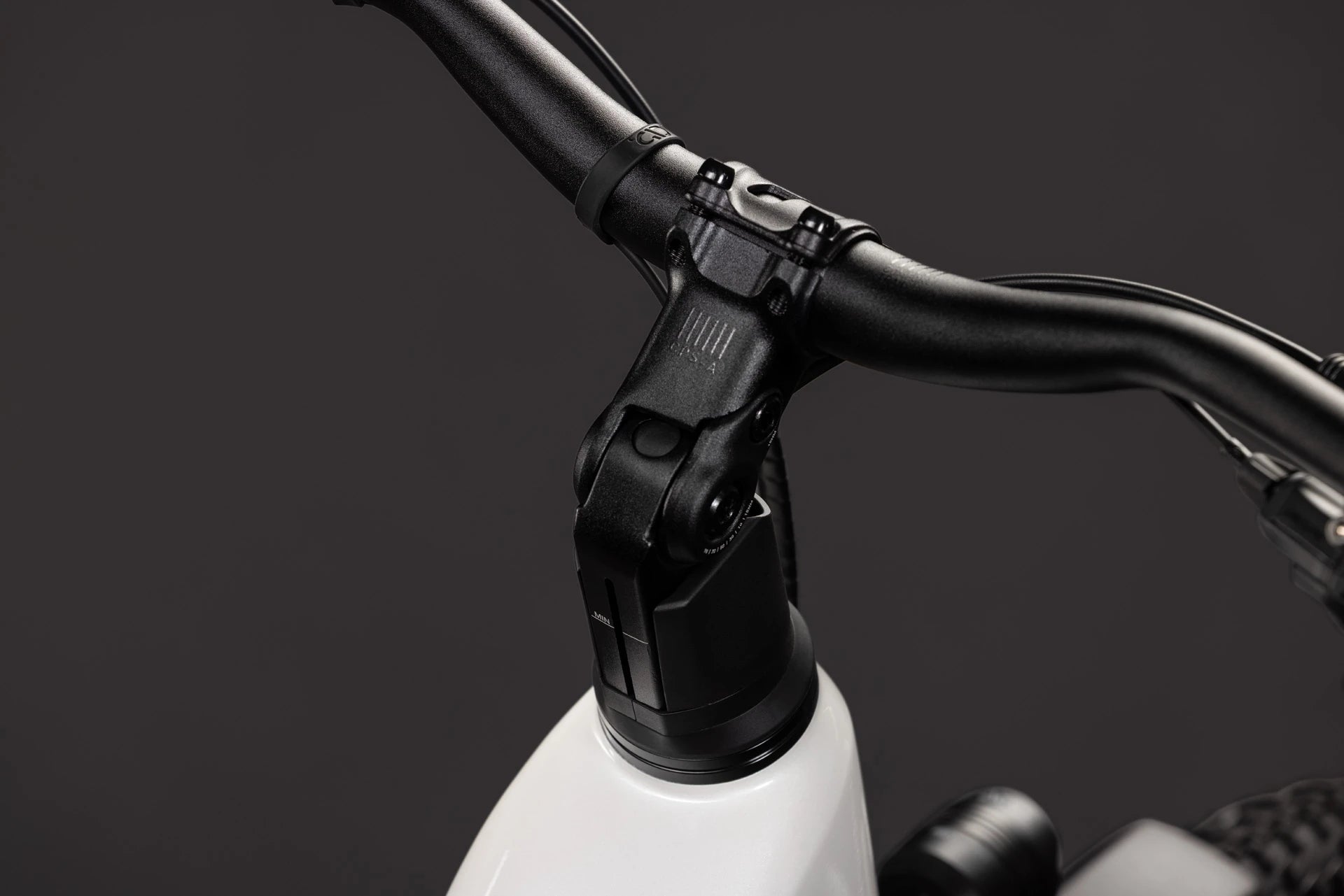 Cube Nuride Hybrid Performance 720 metallicwhite´n´grey EE 2027
