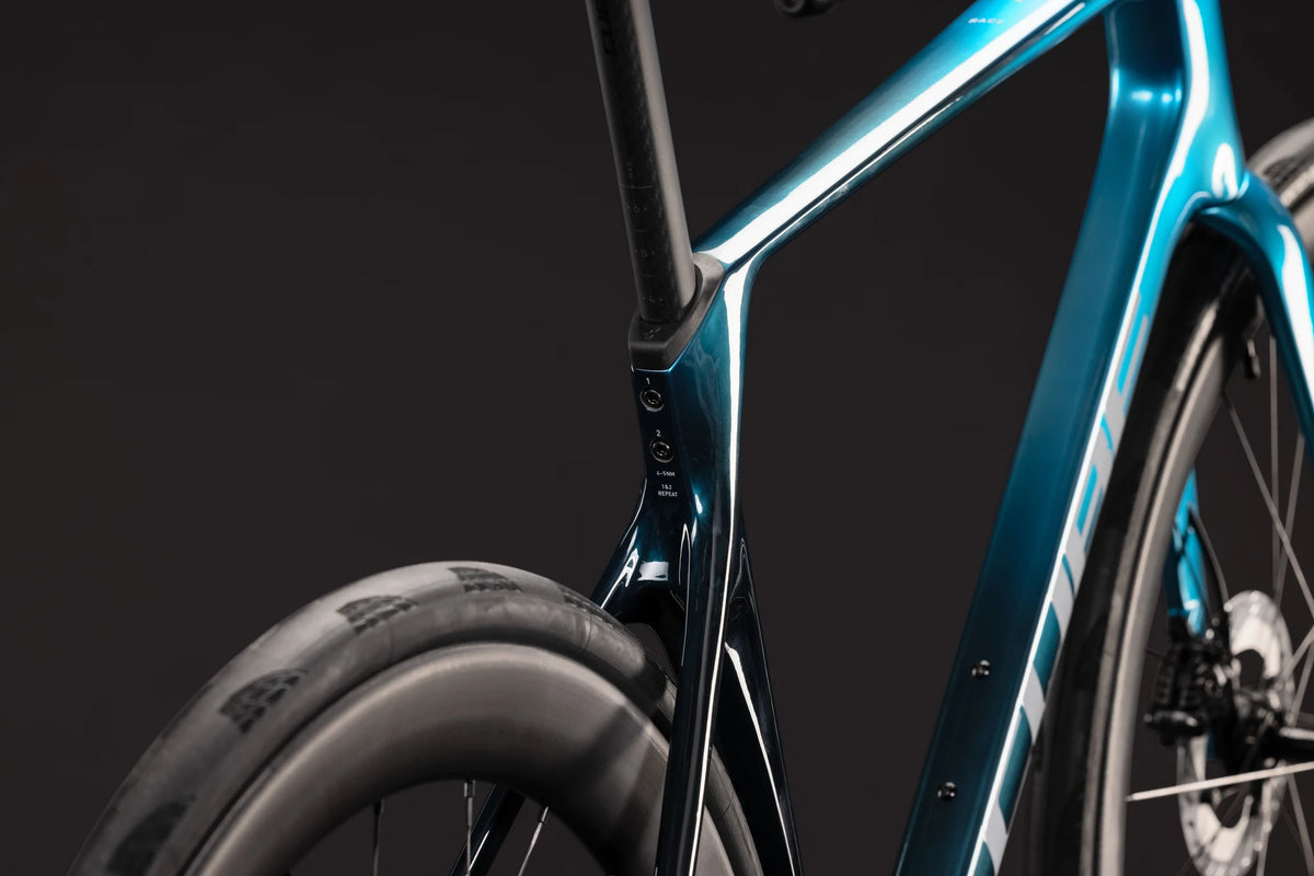 Cube Cube Agree C:62 Race chromeblue´n´liquidblue 2027