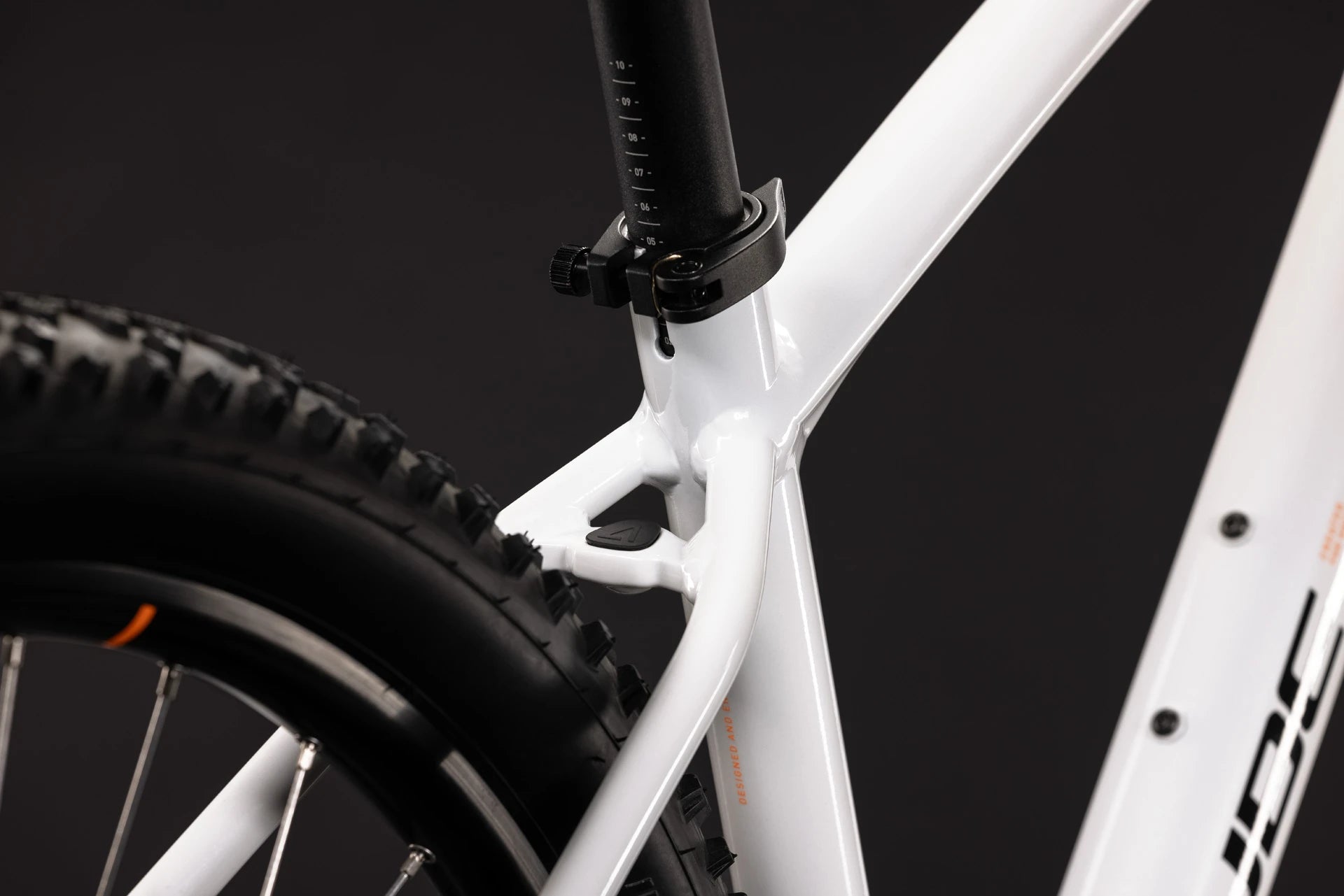 Cube Aim One metallicwhite´n´black 2027