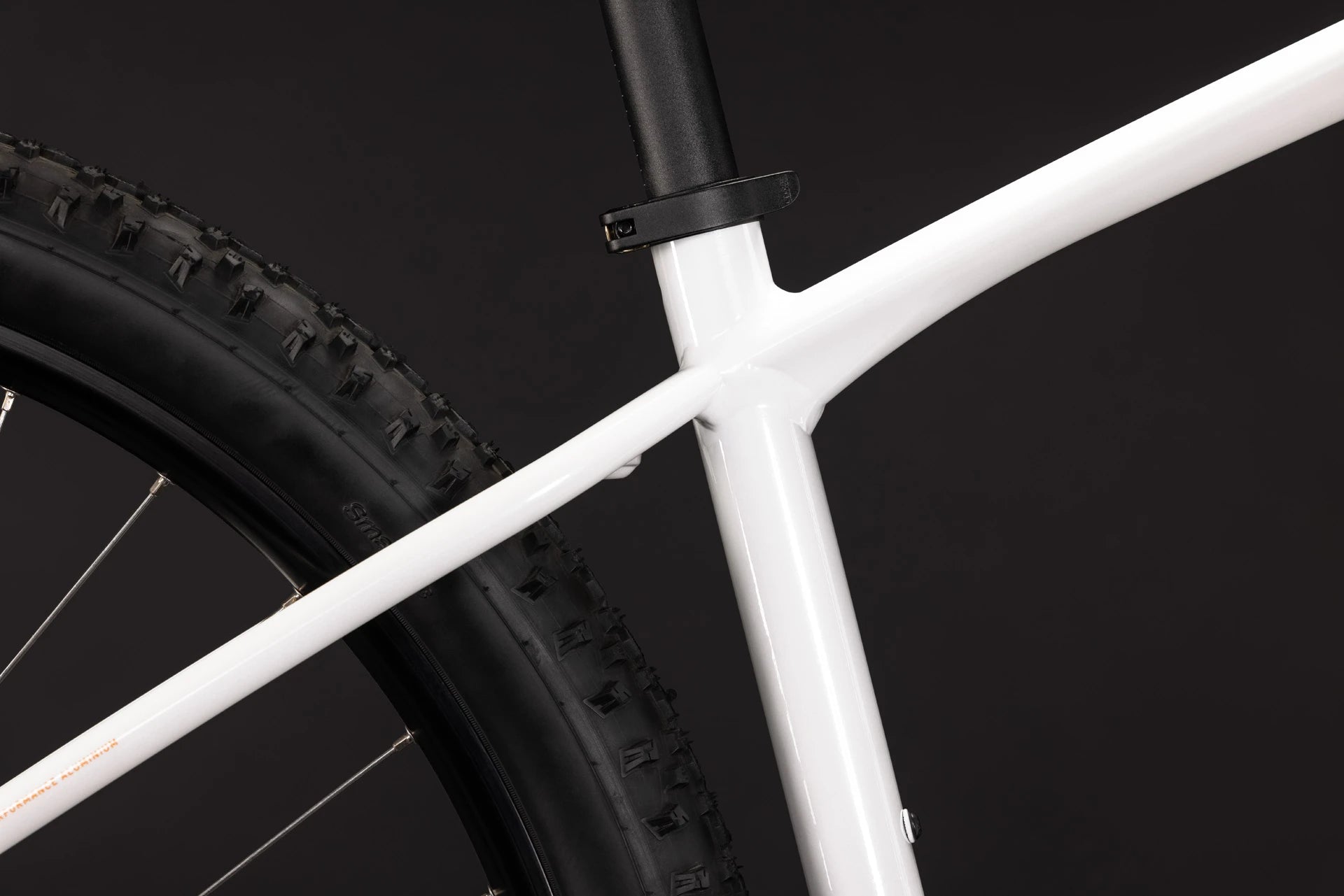 Cube Aim One metallicwhite´n´black 2027