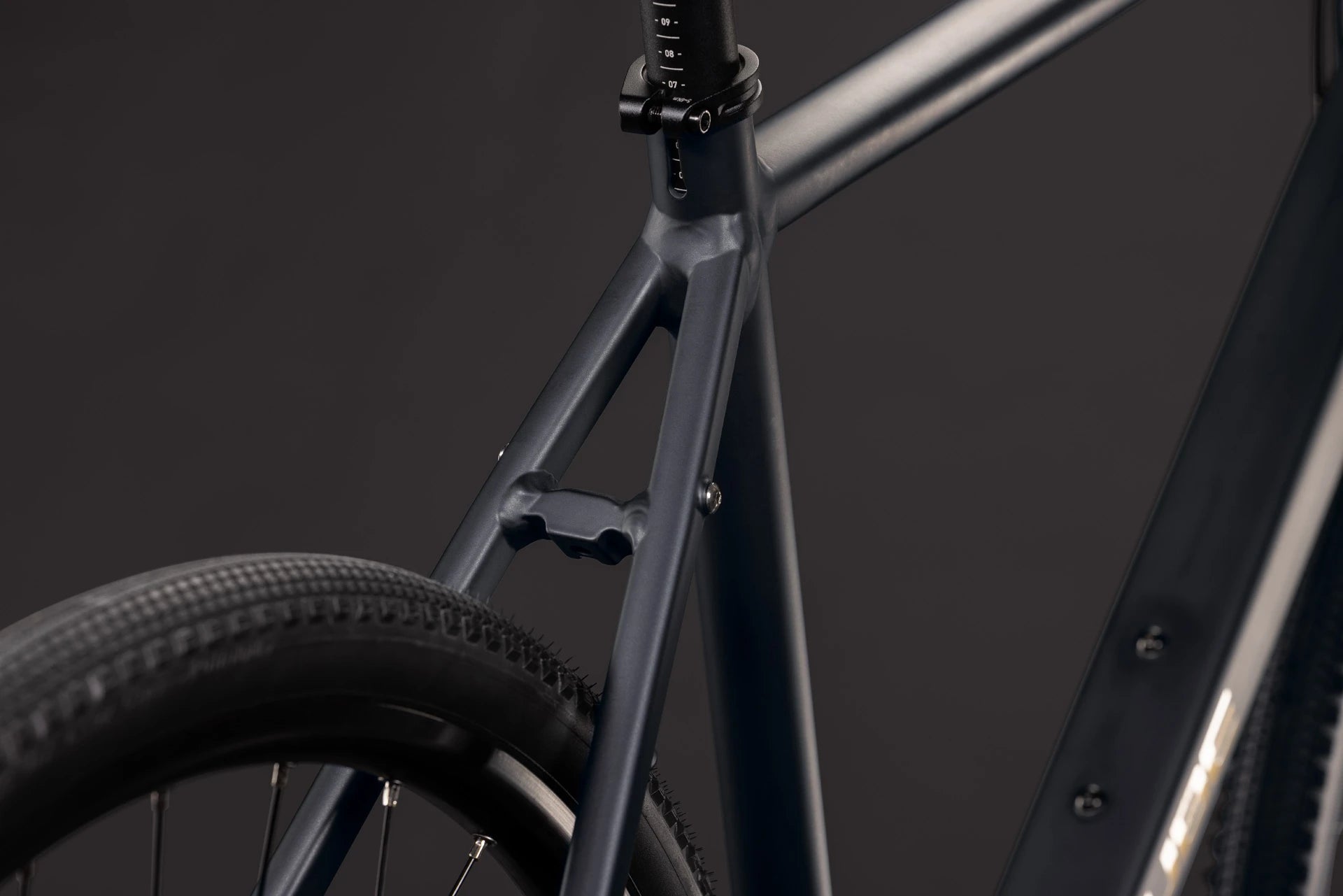Cube Nulane Deluxe EXC grey´n´chrome 2027