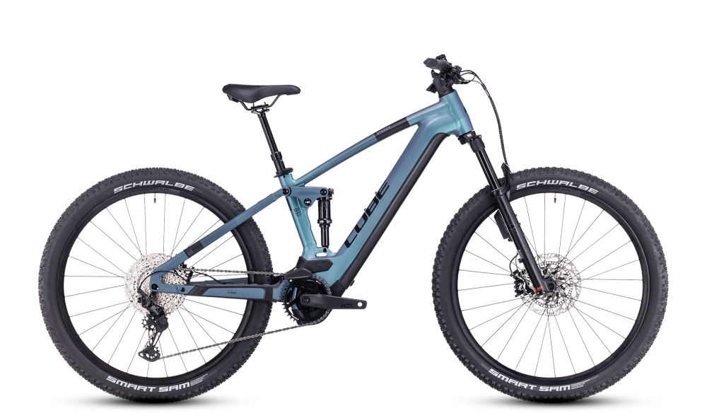 E-Bike Cube Stereo Hybrid 120 in Blau, vollgefedert, für Mountainbike-Enthusiasten, ausgestattet mit Schwalbe Reifen.