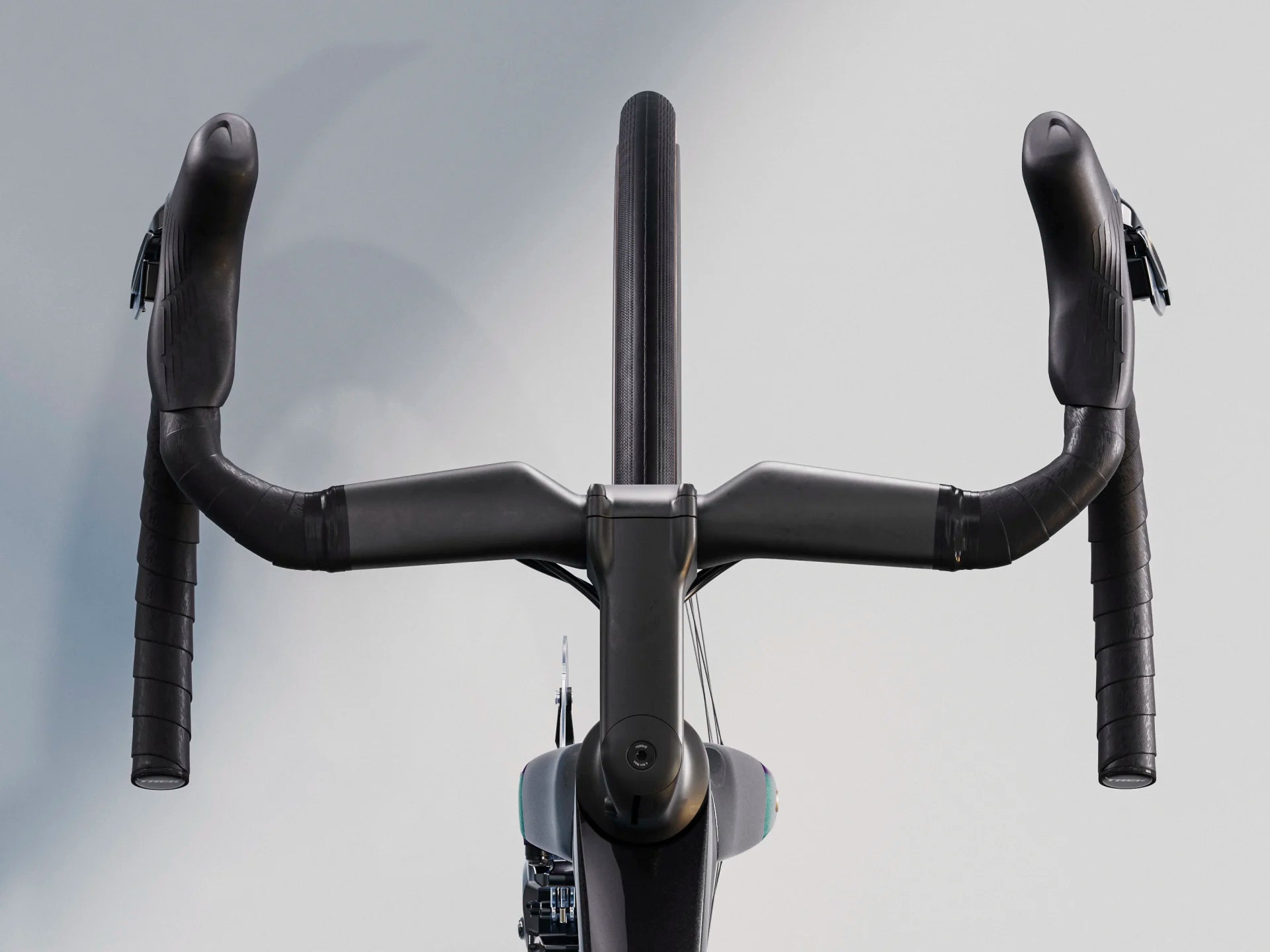 Rennradlenker von Trek Madone, aerodynamisches Design, geeignet für Radrennfahrer, schwarz, draufsicht.