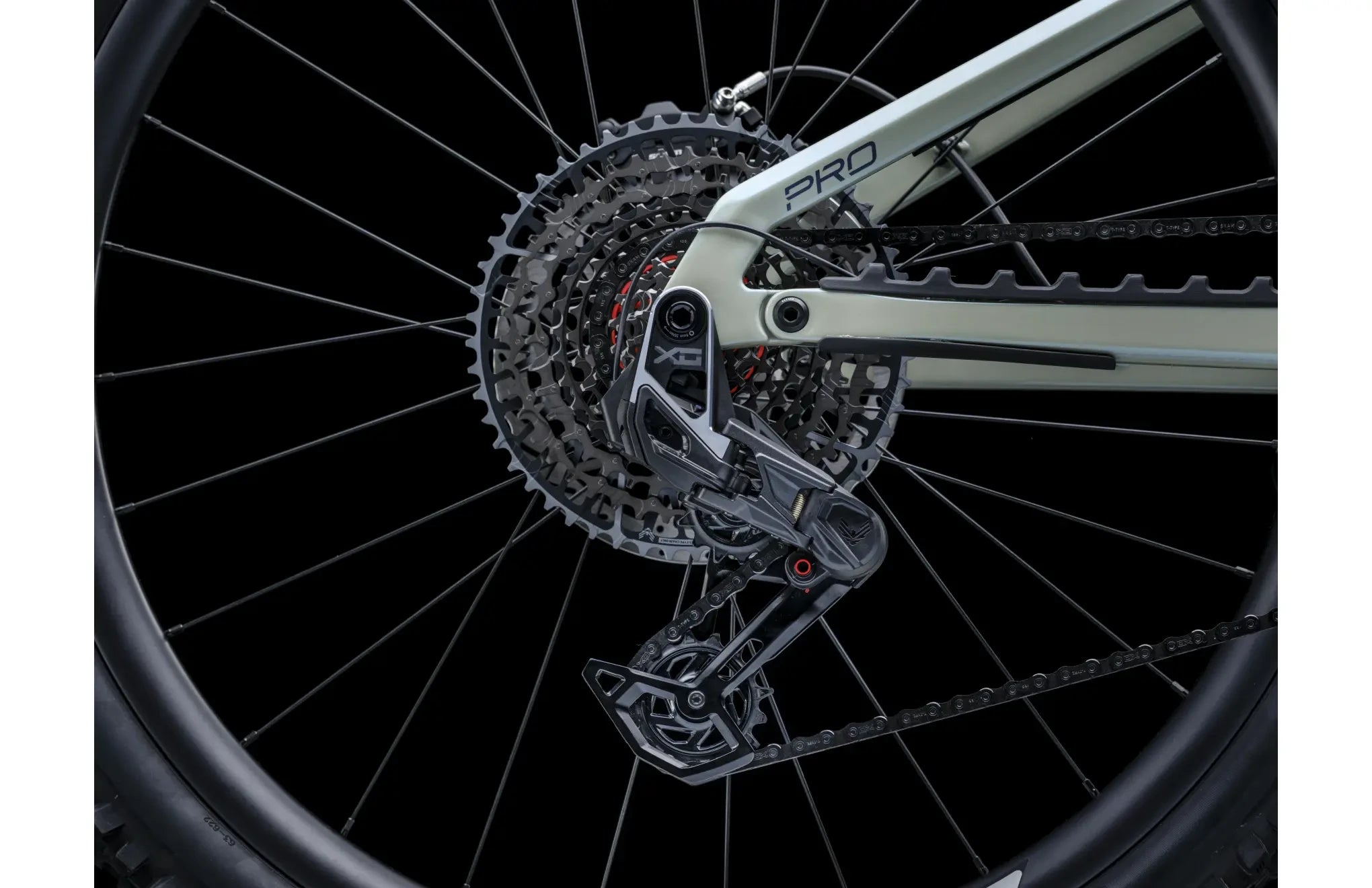 Crussis e-Full 12.11-PRO (800 Wh) silver/green 2026