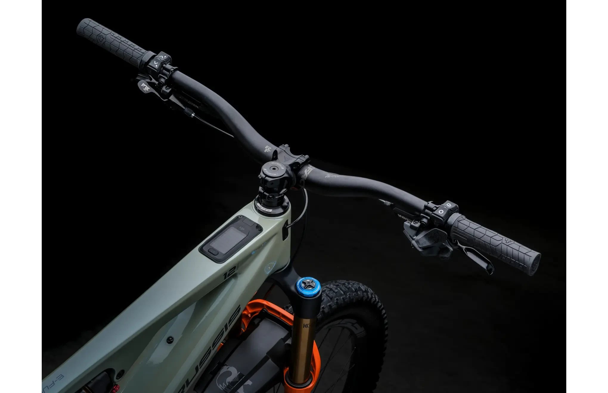 Crussis e-Full 12.11-PRO (800 Wh) silver/green 2026