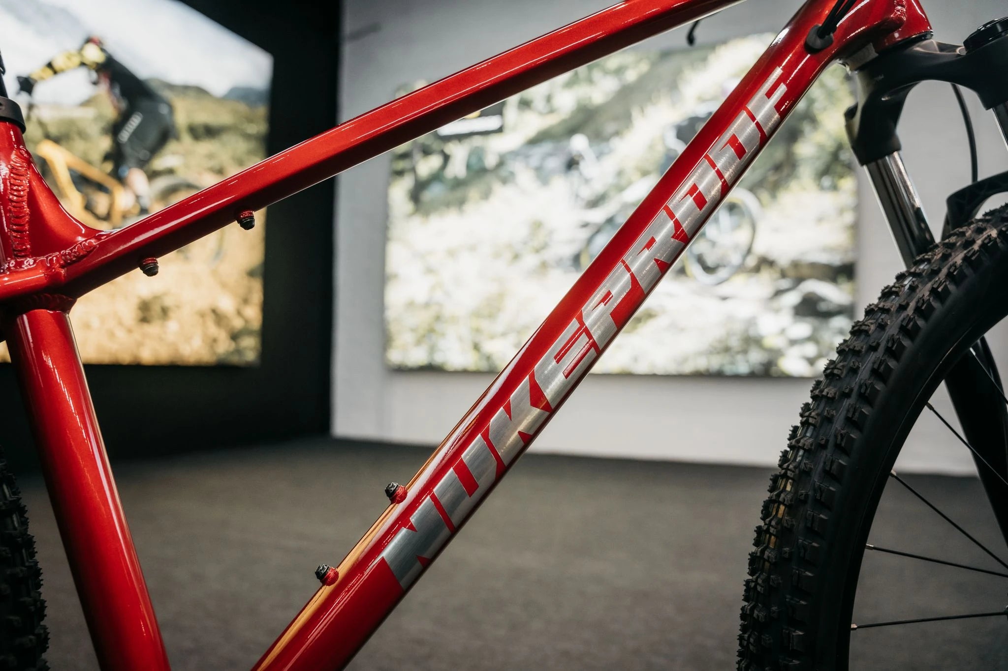 Nukeproof Tracker Comp Racing Red 2026 | Marathon-Tour