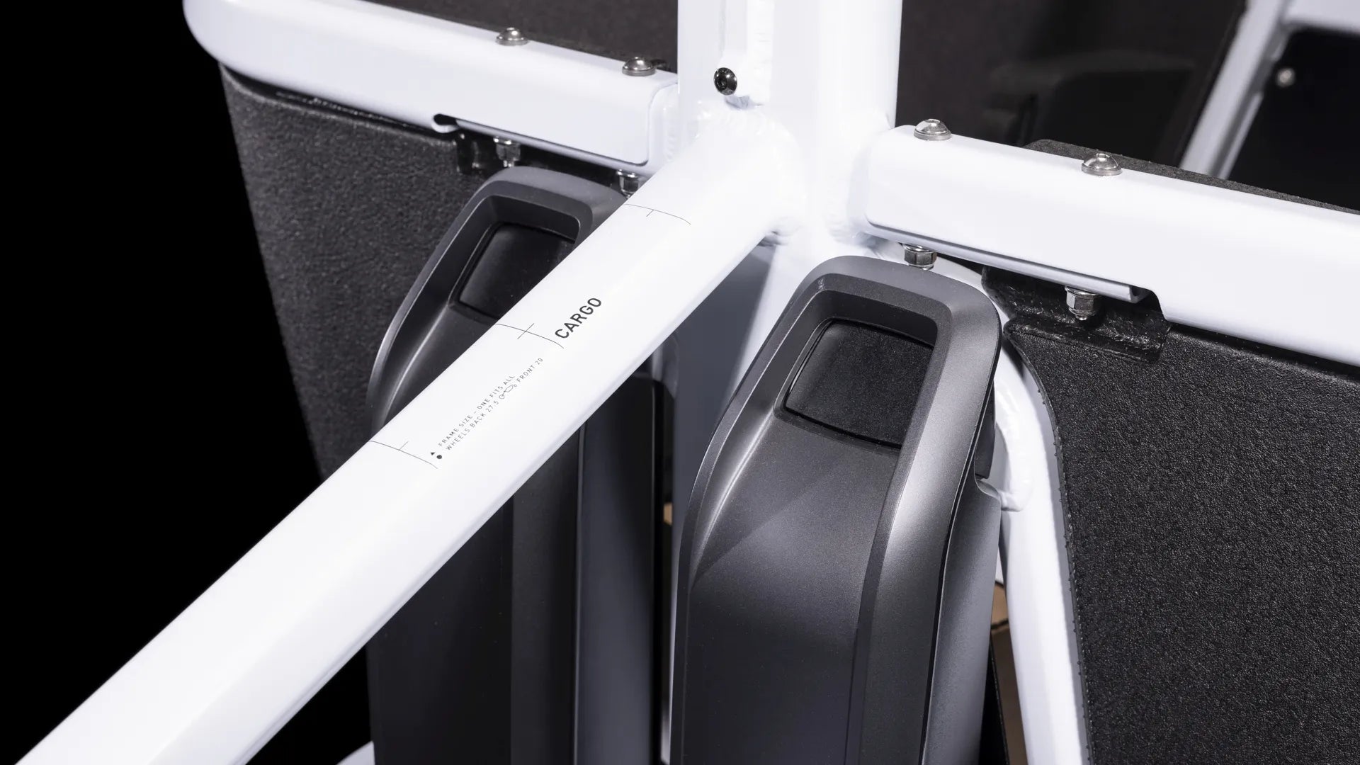 Cube Cargo Dual Hybrid 1000 white black 2025