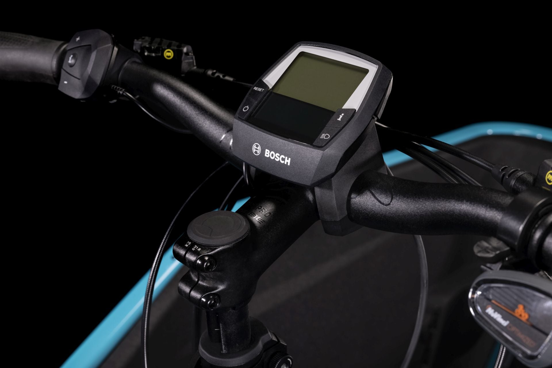 Cube Cargo Hybrid 500 blue´n´lime