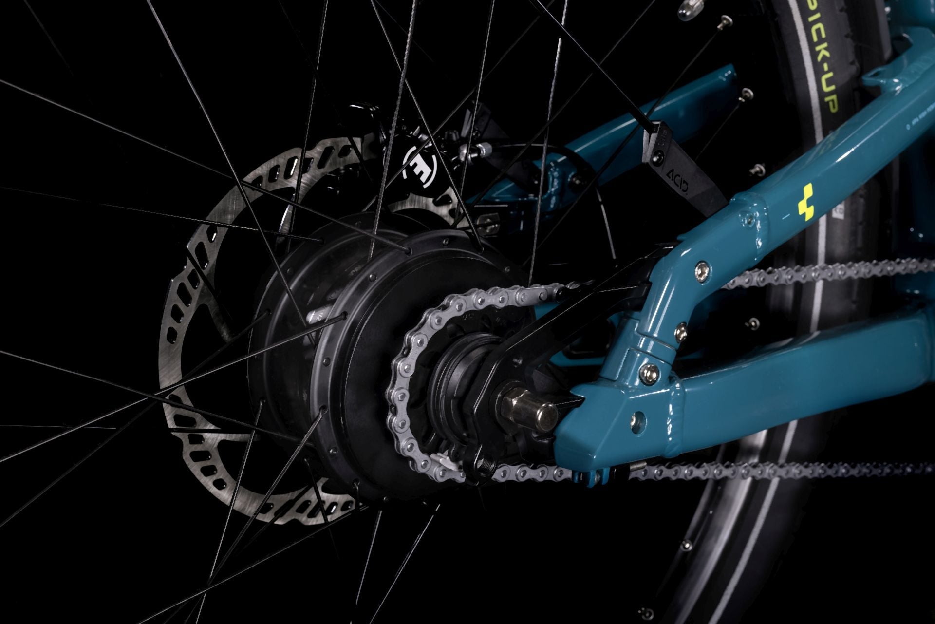 Cube Cargo Hybrid 500 blue´n´lime