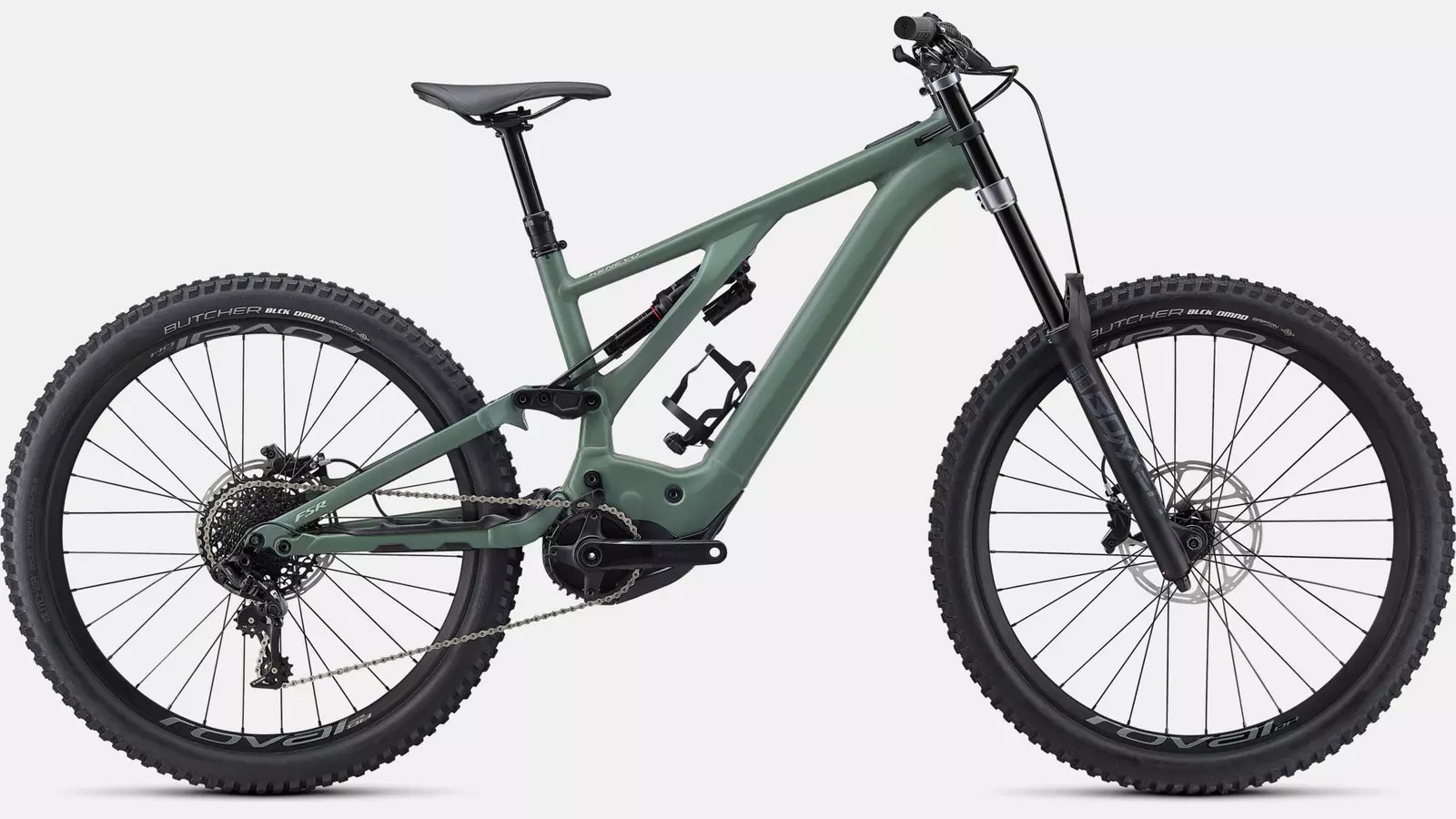 Grünes Specialized Turbo Kenevo E-Mountainbike, vollgefedert mit robusten Reifen, ideal für sportliche Offroad-Abenteuer.