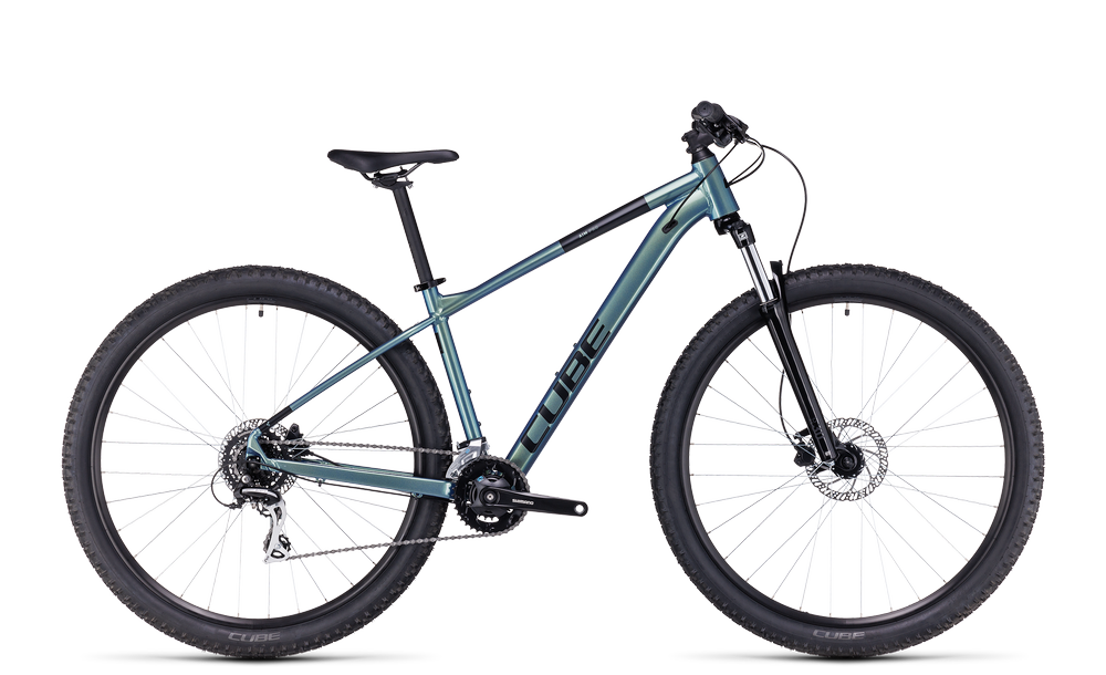 Cube Aim Mountainbike in Blau mit 29-Zoll-Reifen, geeignet für Geländefahrten und Fahrradbegeisterte.
