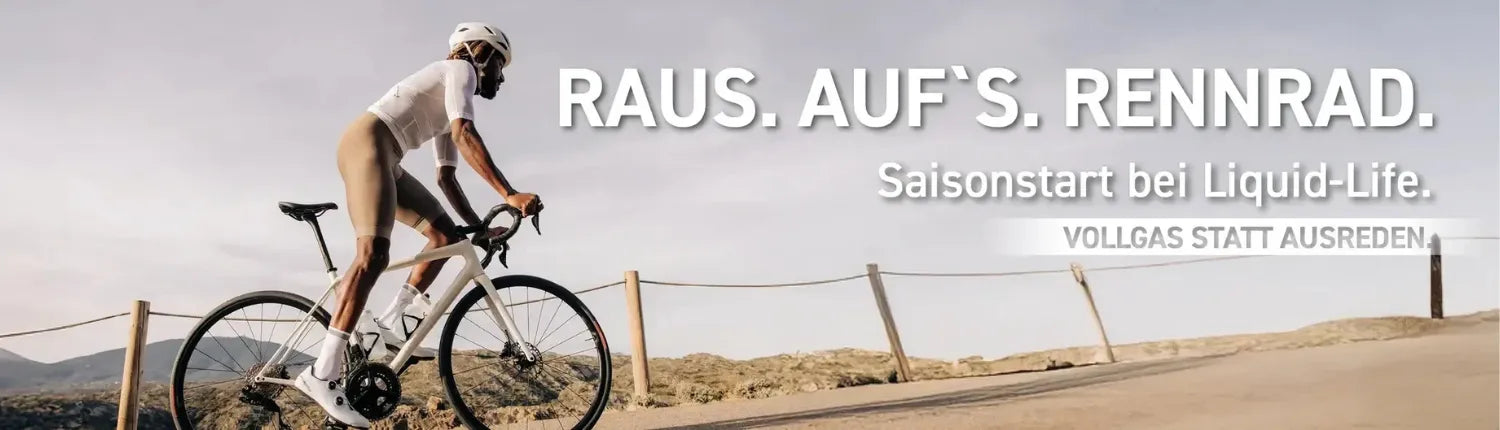 Person auf Rennrad in bergiger Landschaft. Text: "Raus. Auf's. Rennrad. Saisonstart bei Liquid-Life. Vollgas statt Ausreden."