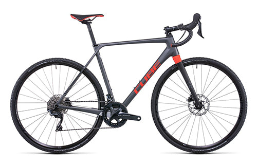 Graues Cube Cross Race Fahrrad mit Rennlenker, für Straßen- und Geländefahrten. Ideal für Radsport-Enthusiasten.