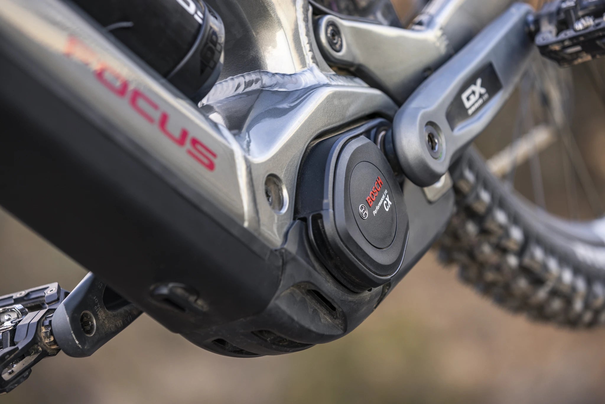 Focus E-MTB Sam² mit Bosch Performance CX Motor, robustes E-Bike für anspruchsvolle Offroad-Abenteuer.