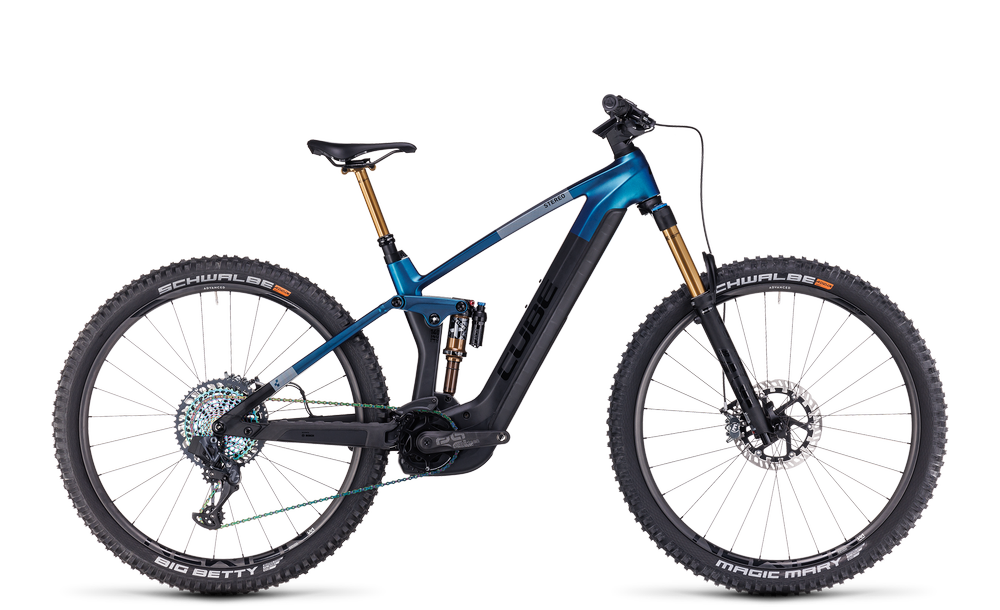 Cube Stereo Hybrid 140 E-Mountainbike in Blau, geeignet für Offroad-Abenteuer, mit Schwalbe-Reifen und Fox-Federung.