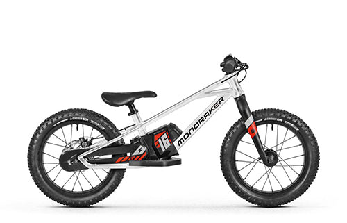 Weißes Mondraker 16-Zoll E-Bike für Kinder mit breiten Reifen und schwarzem Sattel, geeignet für Offroad-Abenteuer.