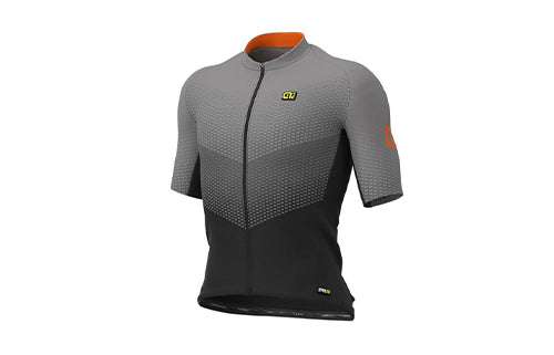 Kurzes, graues und schwarzes Radtrikot mit orangem Kragen und Ärmel-Detail, Marke ATI, Modell Race.