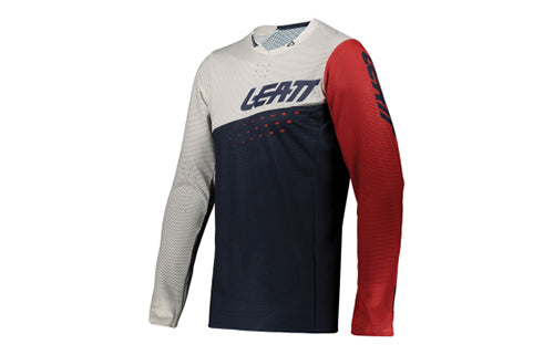 Langarmtrikot von Leatt in Blau, Rot und Weiß. Geeignet für Radsport oder Outdoor-Aktivitäten.