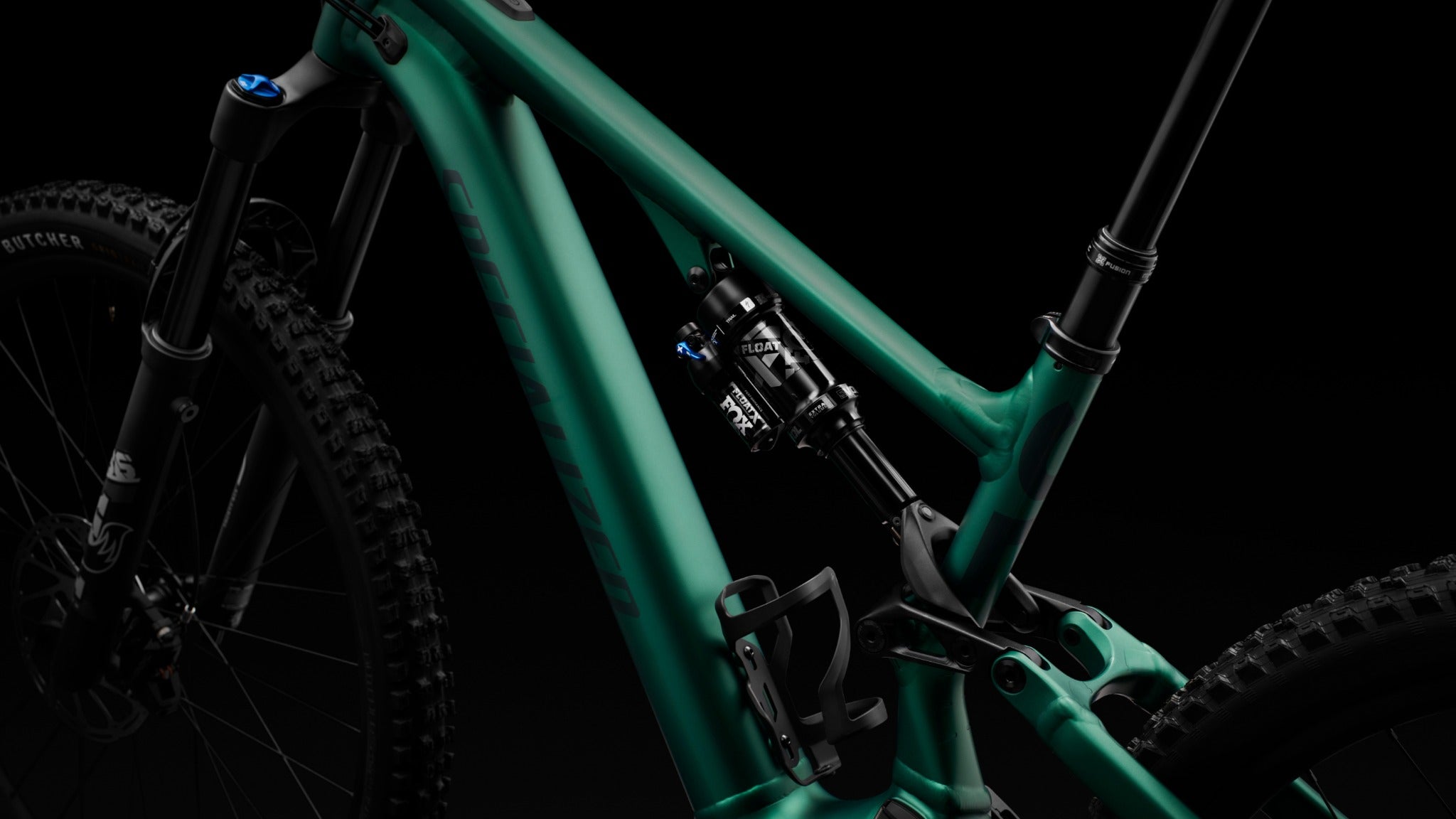 Specialized Turbo Levo SL E-Mountainbike Rahmen in Grün, detaillierte Aufnahme mit Federung und Vorderreifen.