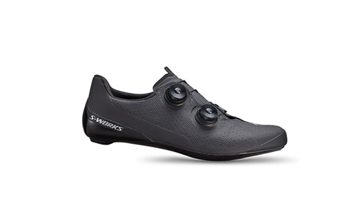 Schwarzer S-Works Rennradschuh mit BOA-Verschluss, seitlich betrachtet, geeignet für ambitionierte Radfahrer.