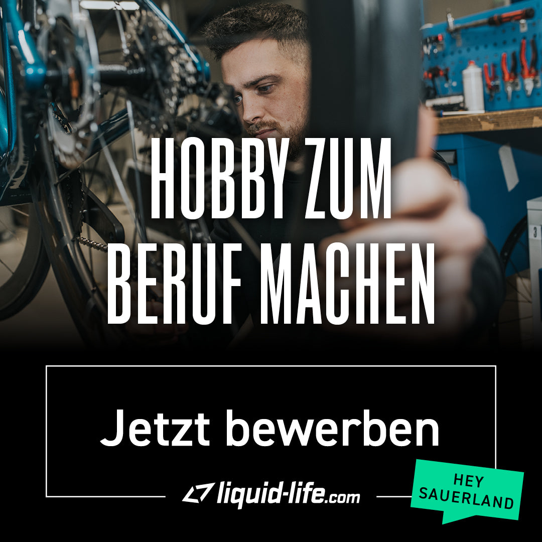 Mann repariert Fahrrad in Werkstatt, Text "Hobby zum Beruf machen", Logo "liquid-life.com". Jetzt bewerben.