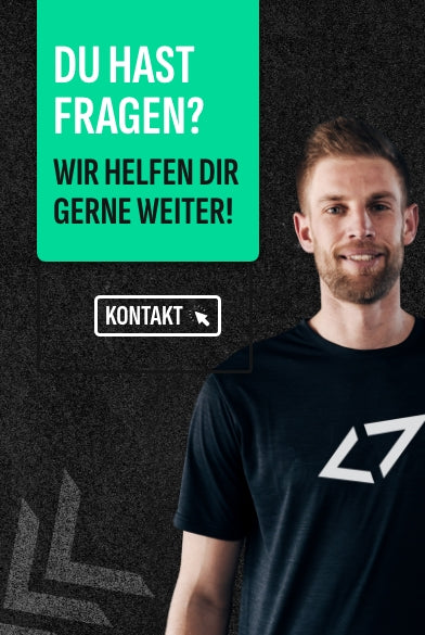 Mann mit schwarzem T-Shirt vor grünem Text: "Du hast Fragen? Wir helfen dir gerne weiter!" Angebote für Bike-Leasing.
