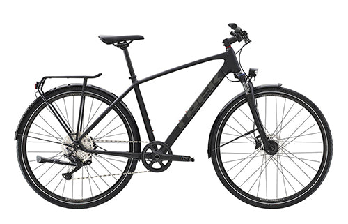 Schwarzes Trek City Urban Fahrrad mit Gepäckträger, ideal für den Stadtverkehr.