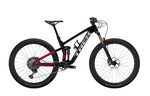 Trek Mountainbike, schwarz-rot, vollgefedert, mit robusten Reifen. Ideal für Offroad-Abenteuer.