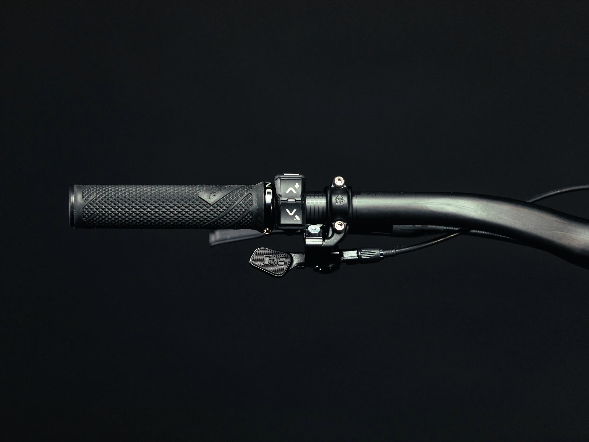 UNNO MITH PRO CARBON-MATTE Trapez 2025