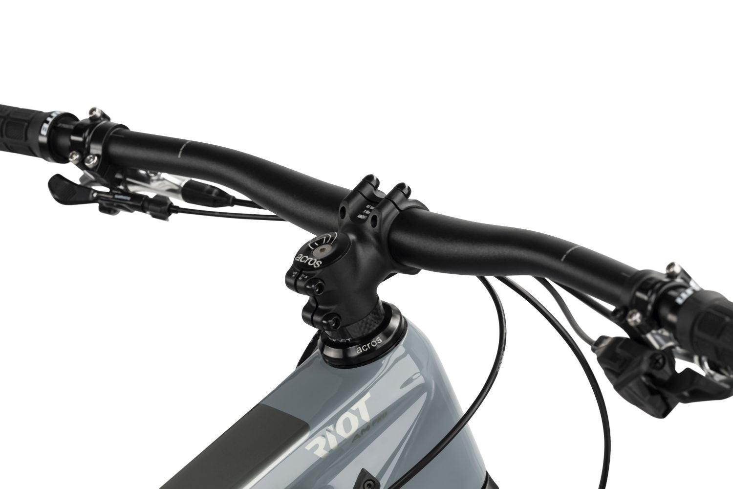 Ghost Riot AM Pro grey 1/pearl light grey - glossy 2023 - Liquid-Life