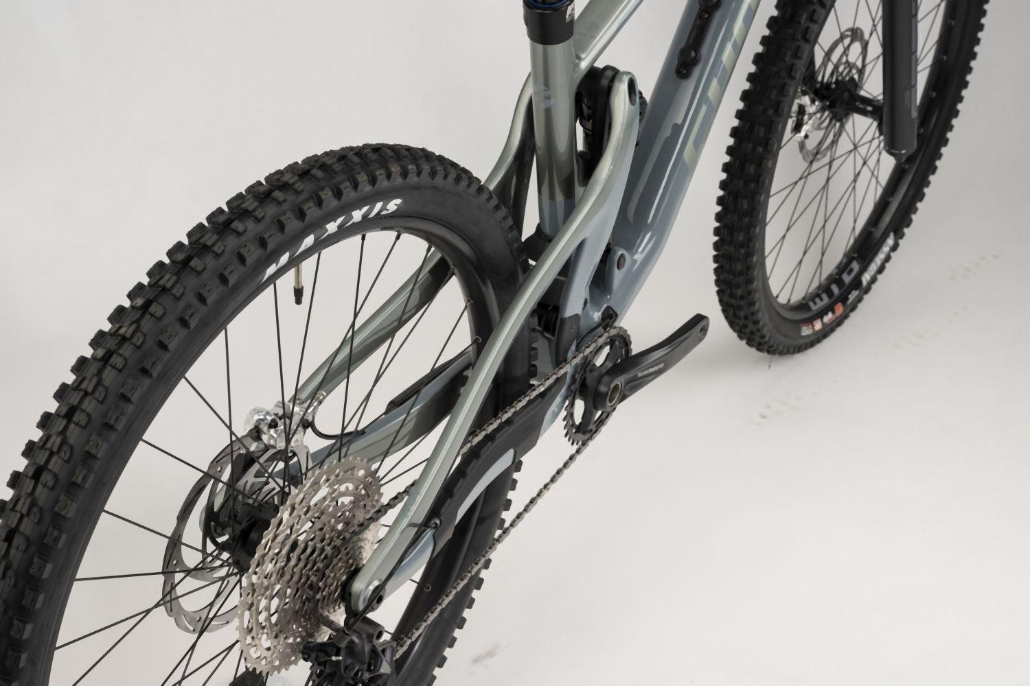 Ghost Riot AM Pro grey 1/pearl light grey - glossy 2023 - Liquid-Life