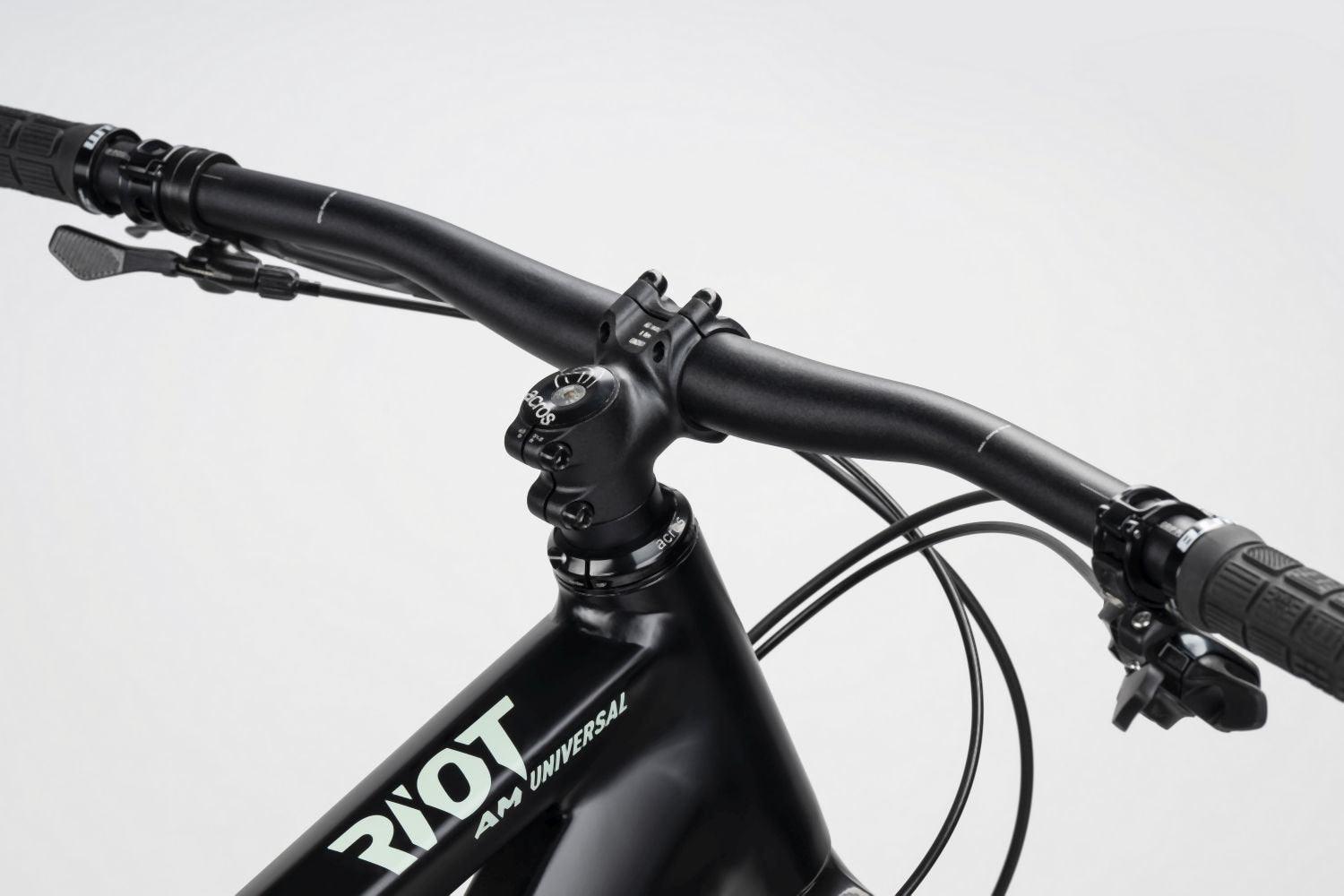 Ghost Riot AM Universal black/light green - matt 2023 - Liquid-Life