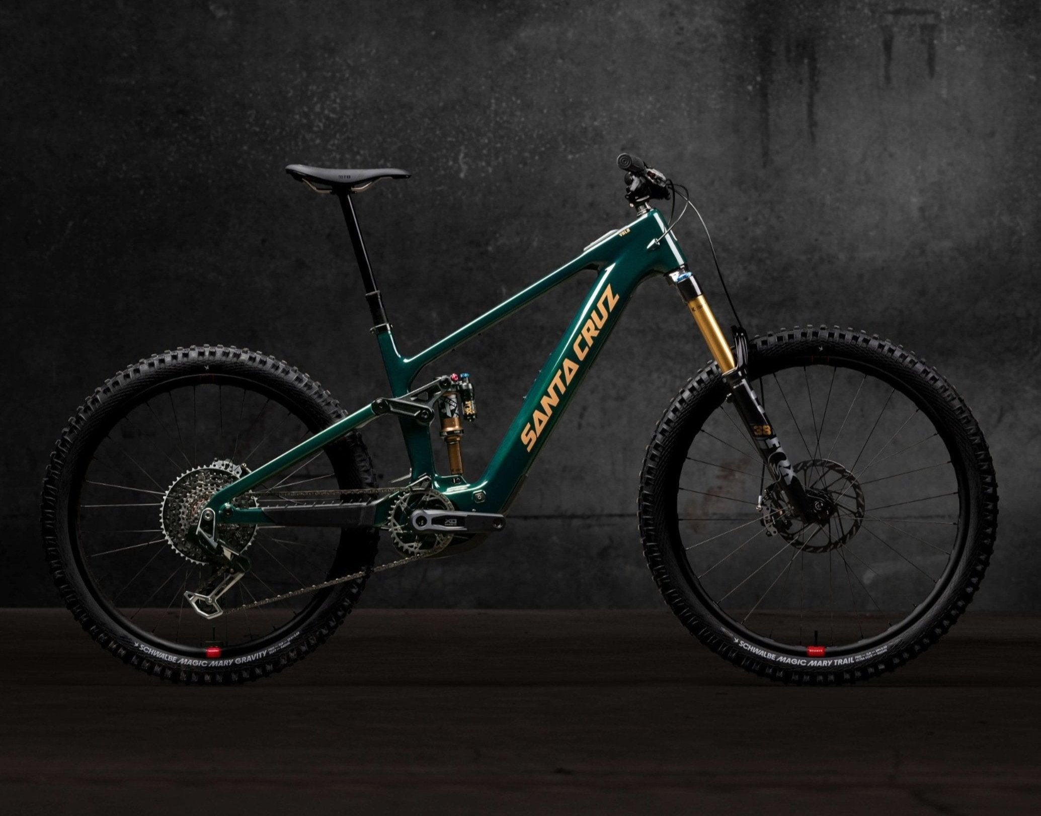 Santa Cruz Vala Mountainbike, grün, mit robusten Reifen und Federung, geeignet für Offroad-Abenteuer und Mountainbiking.