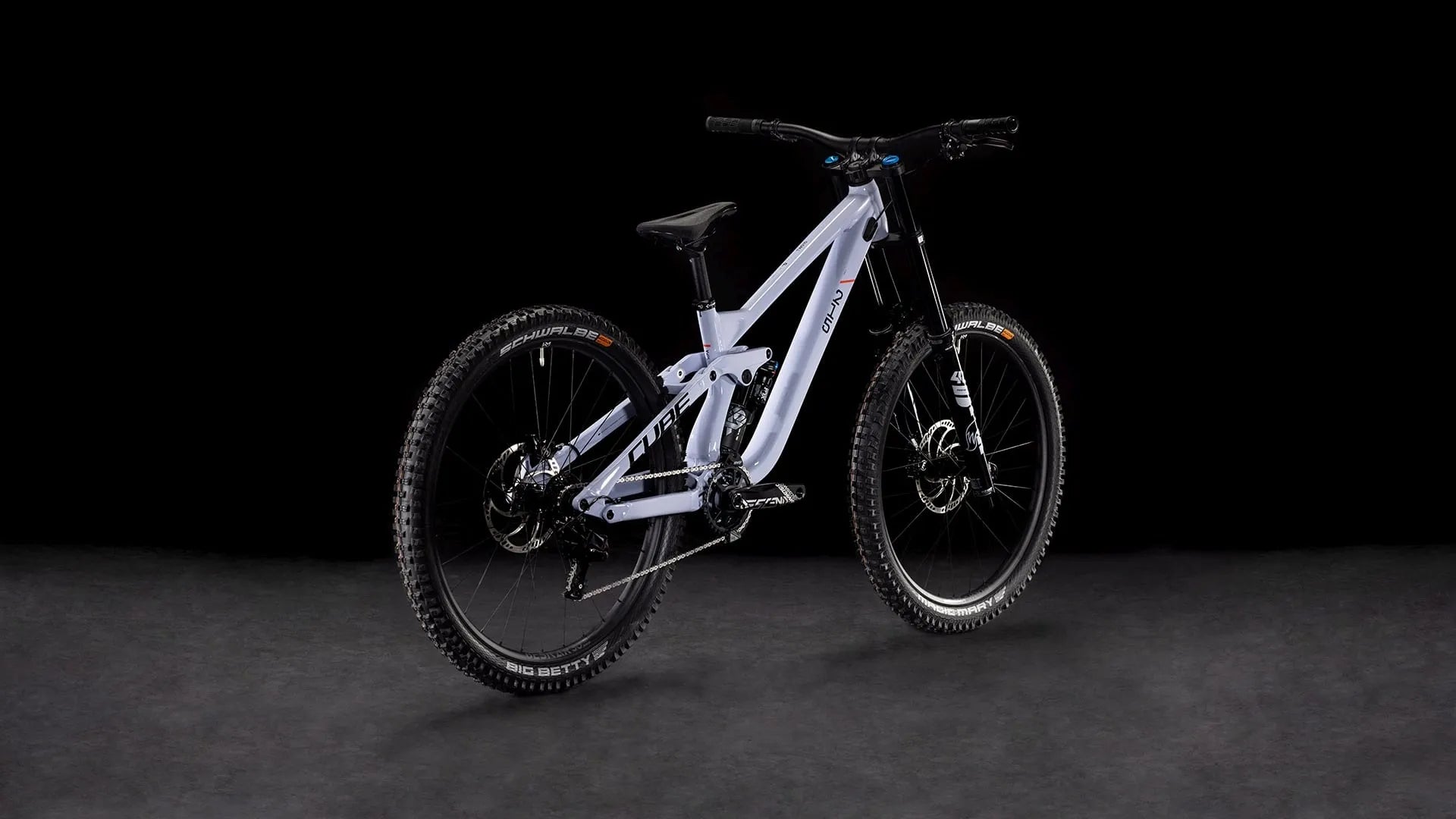 Helles Cube TWO15 RACE 27.5
mit robustem Rahmen, geeignet für Offroad-Abenteuer. Speziell für Geländefahrten optimiert.
