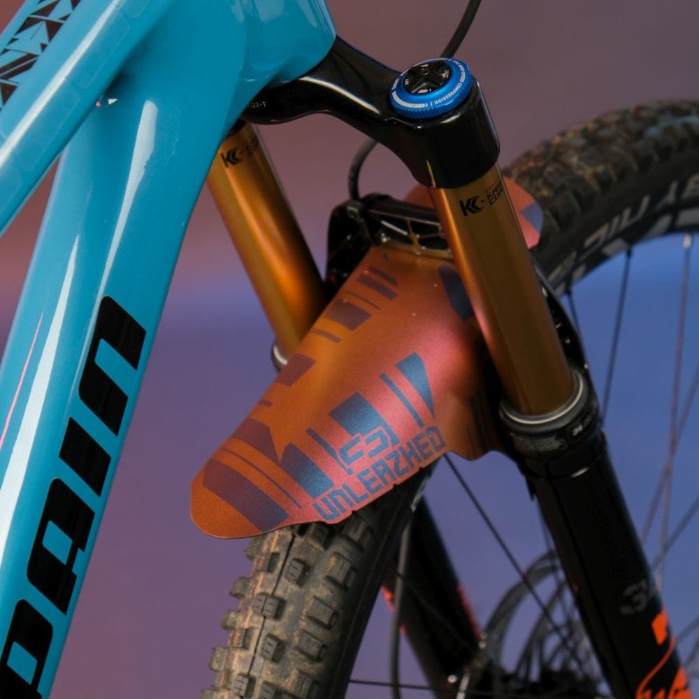 unleazhed unsplash M01 - Liquid-Life #Wähle Deine Farbe_Flip Flop red-gold /red-blue