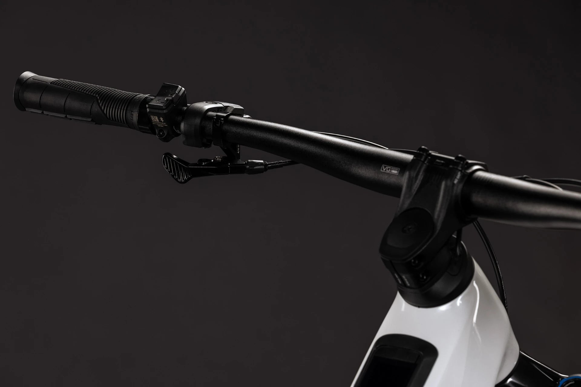 Cube Stereo Hybrid ONE44 HPC Pro 800 metallicwhite´n´blue 2027