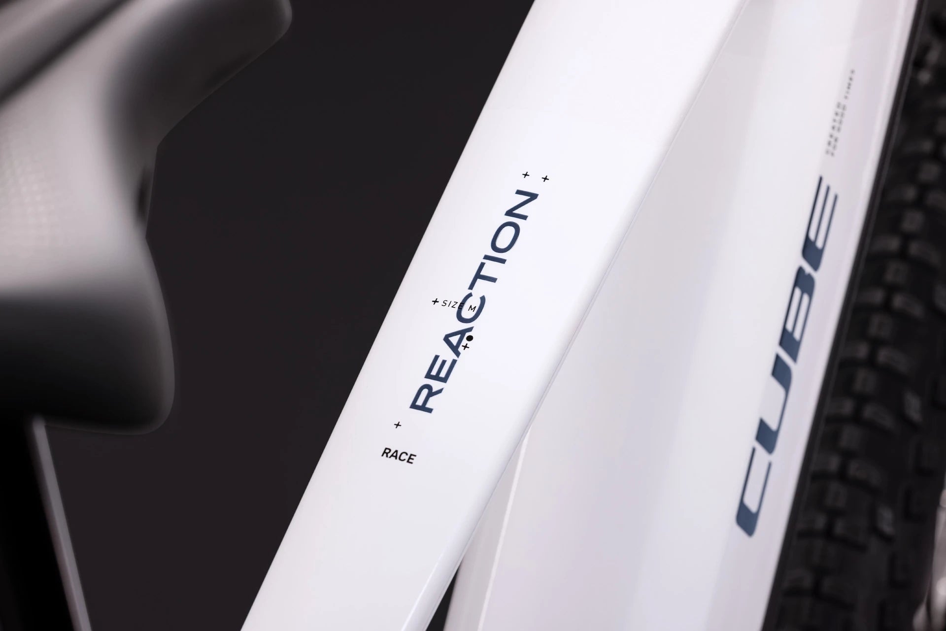 Cube Reaction Hybrid Race 800 snow´n´black 2027