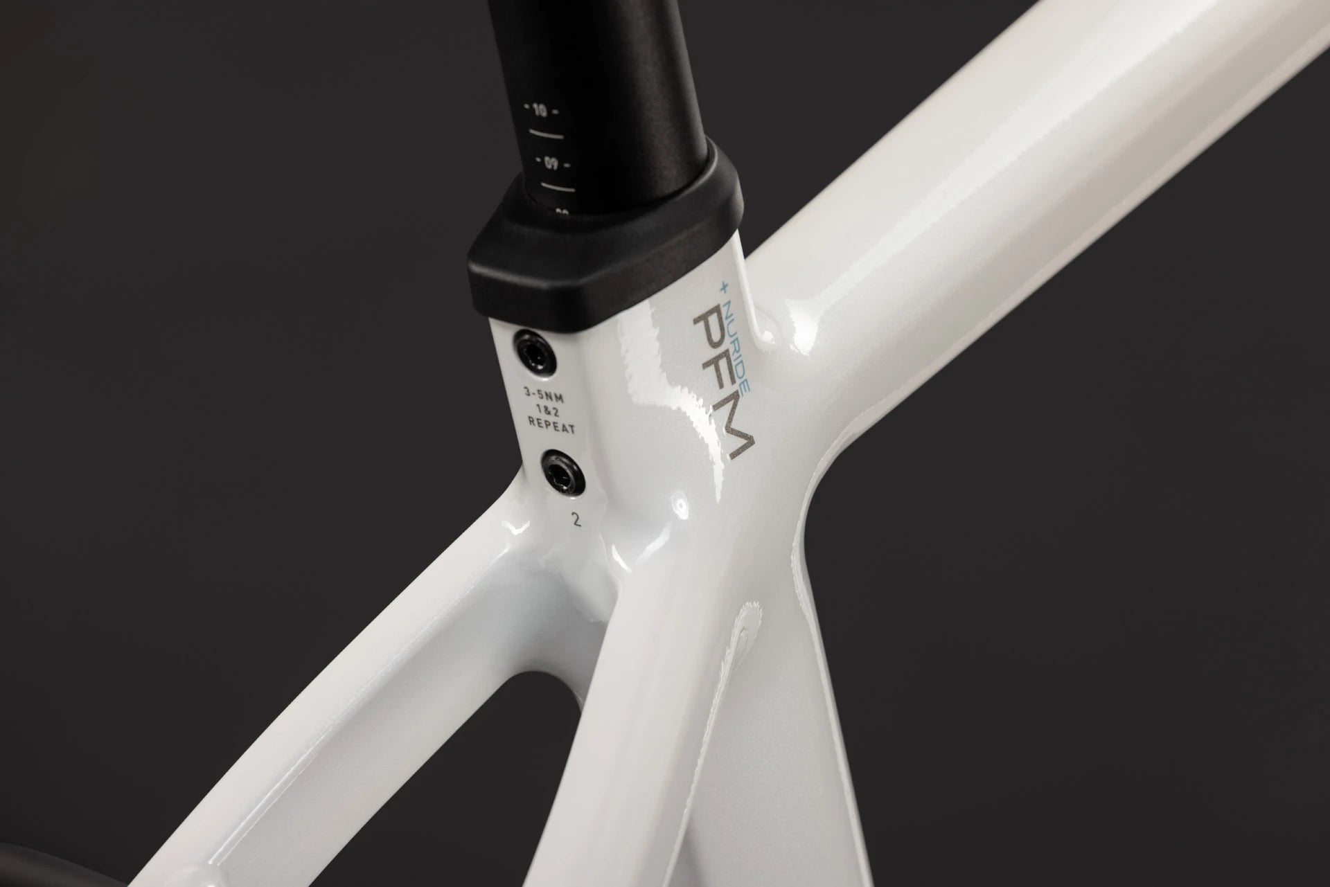 Cube Nuride Hybrid Performance 720 metallicwhite´n´grey 2027