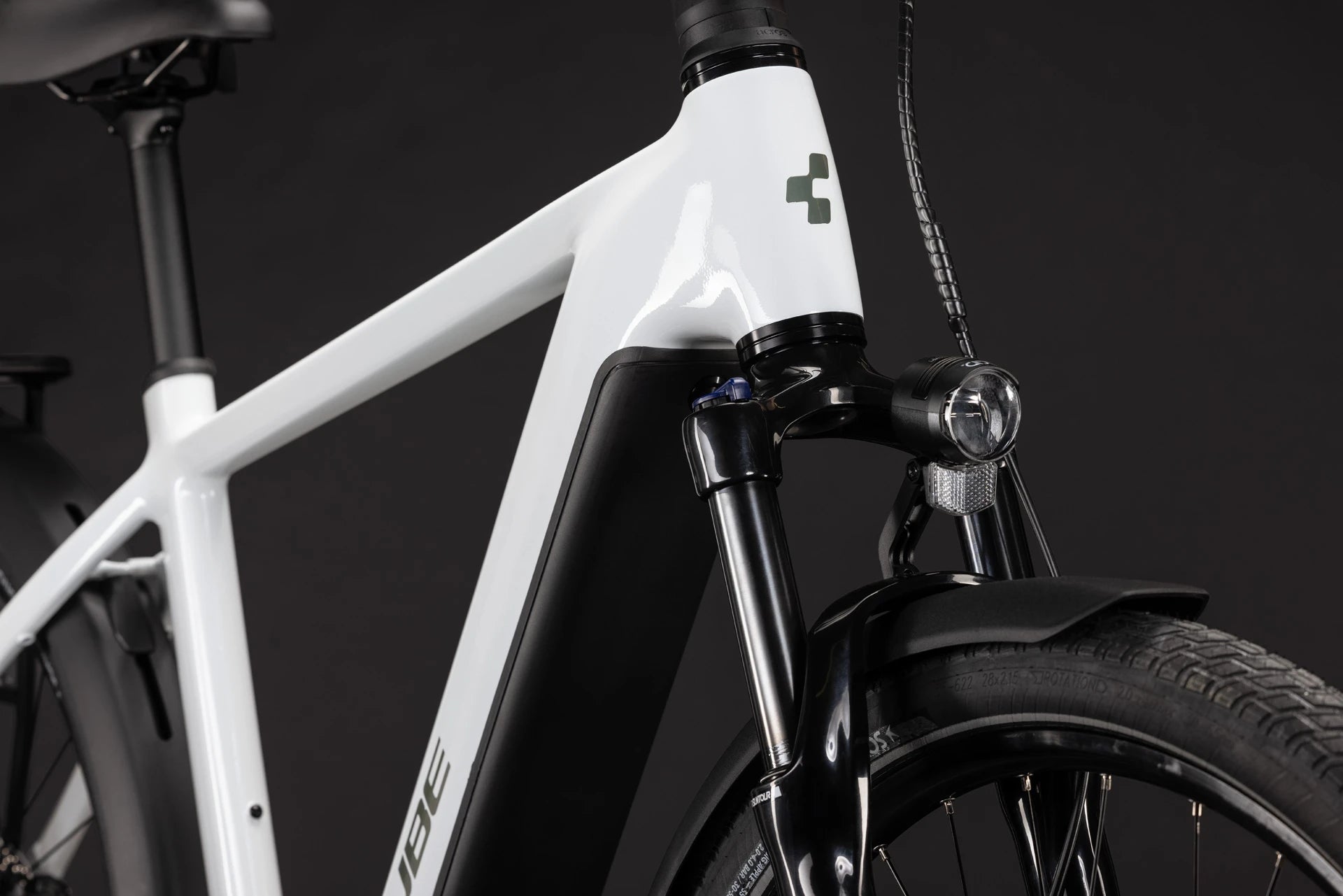 Cube Touring Hybrid ONE 600 metallicwhite´n´chrome 2027