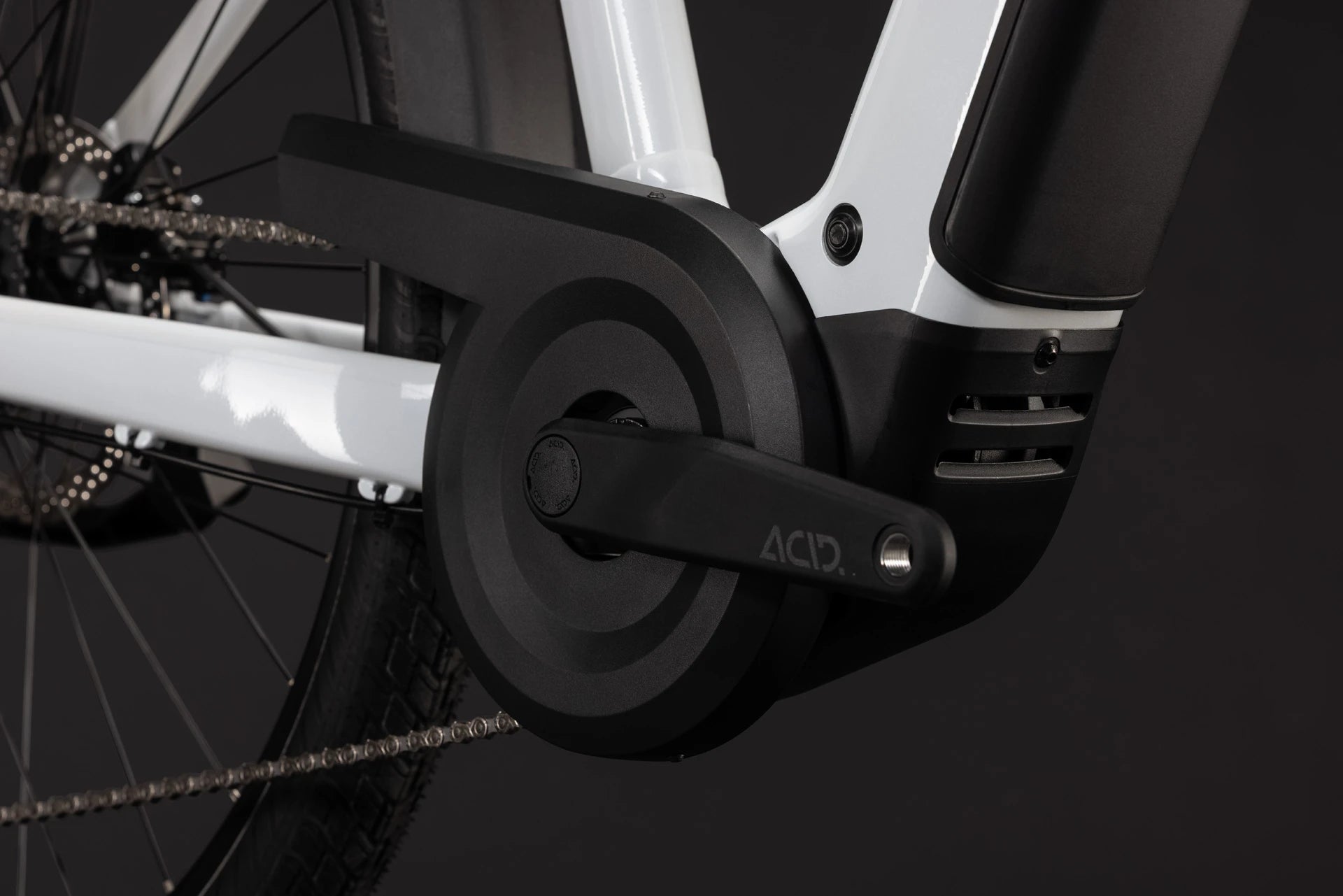 Cube Touring Hybrid ONE 600 metallicwhite´n´chrome Trapeze 2027