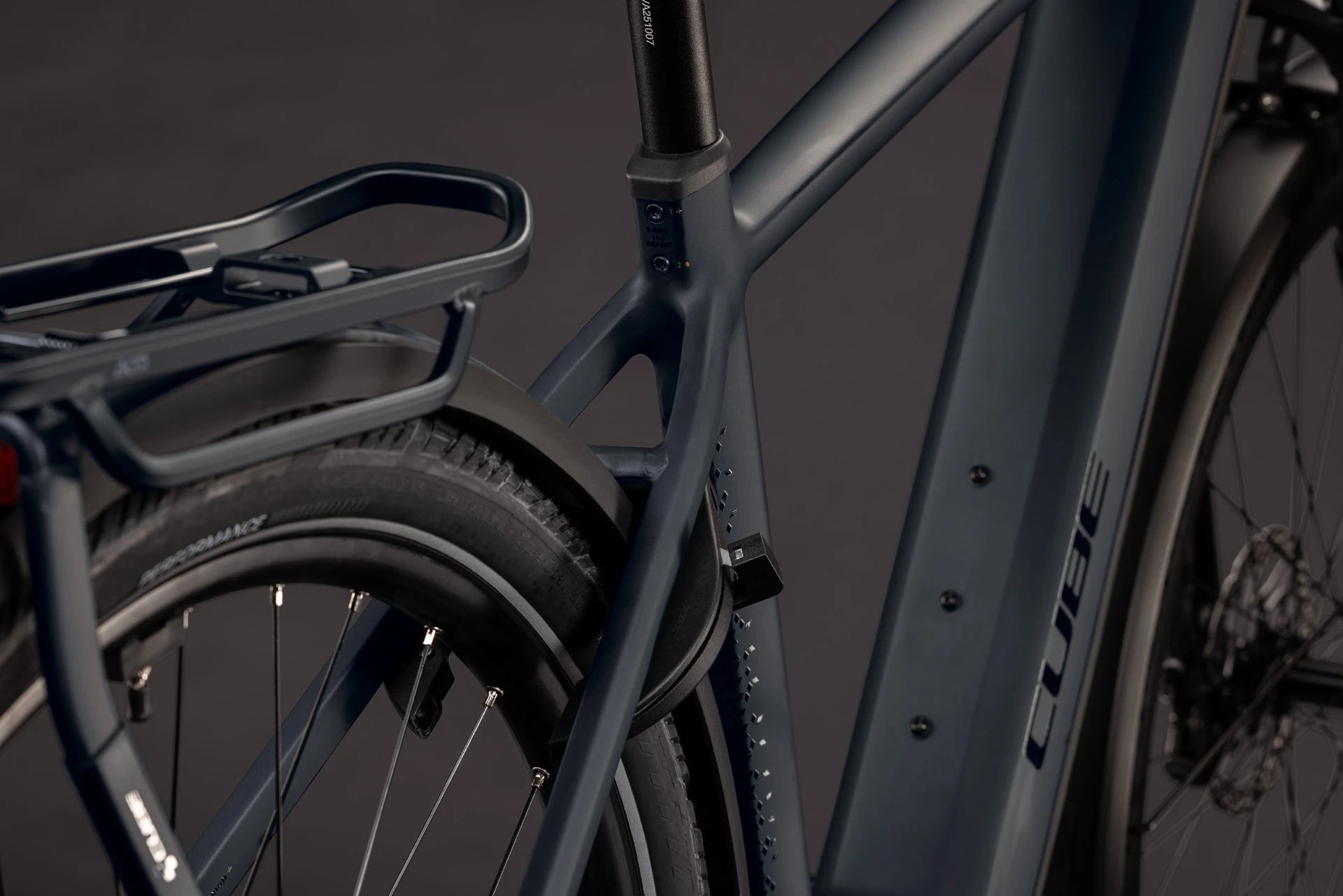 Cube Kathmandu Hybrid Pro 800 coal´n´black 2027