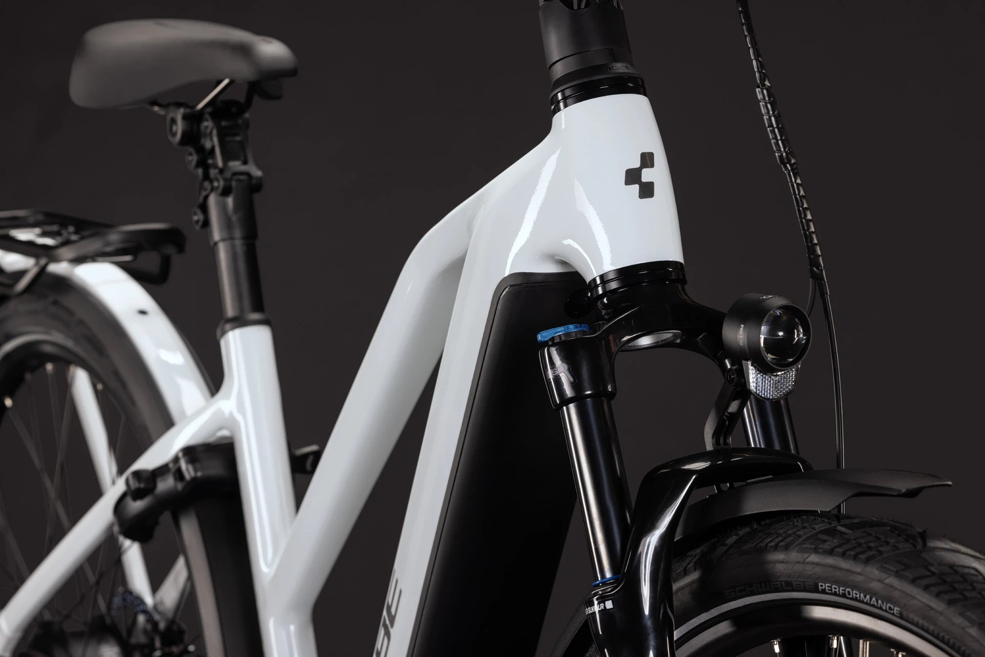 Cube Kathmandu Hybrid Deluxe Pro 800 metallicwhite´n´chrome Trapeze 2027