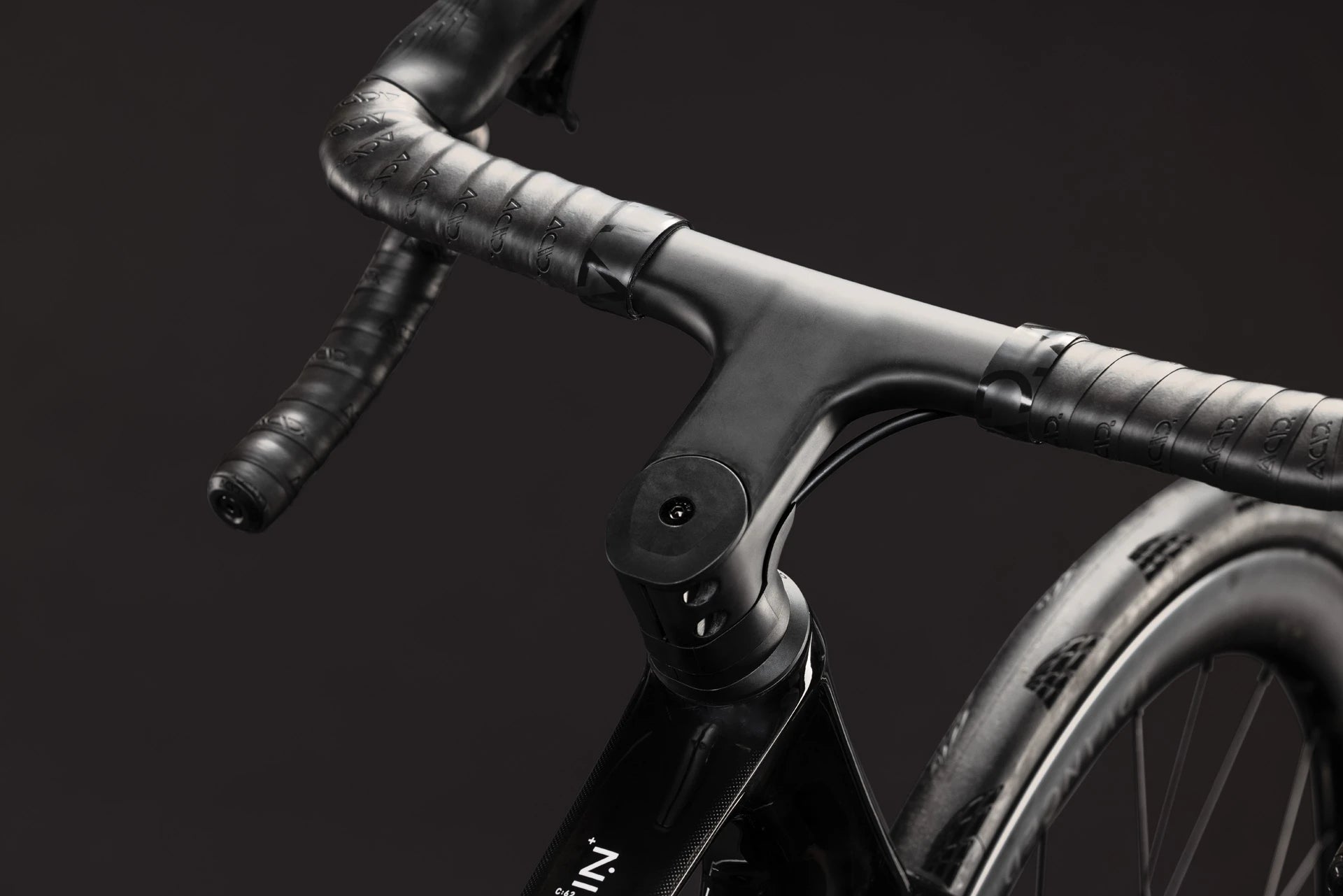 Cube Attain C:62 SLT carbon´n´white 2027