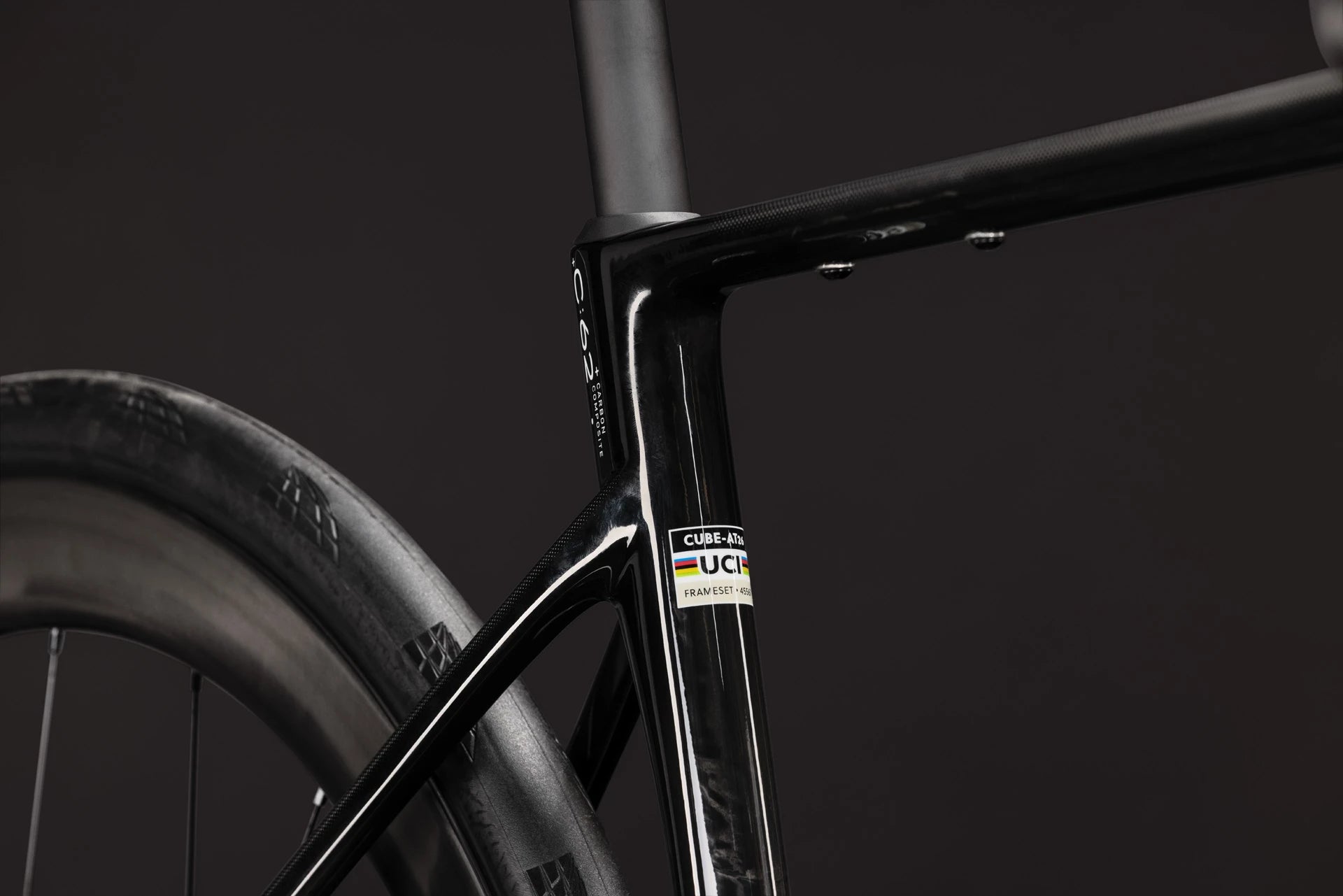 Cube Attain C:62 SLT carbon´n´white 2027