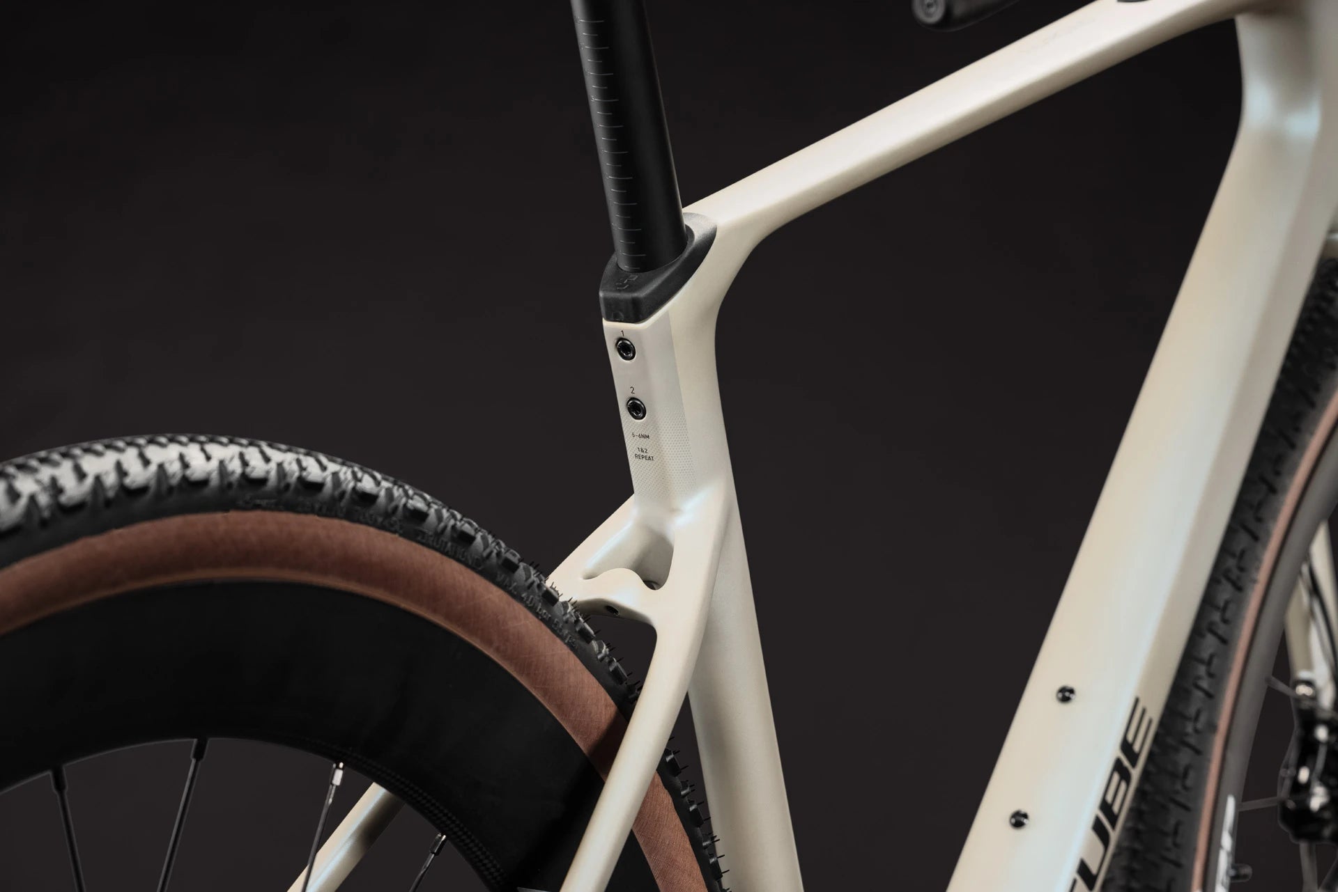 Cube Nuroad C:62 SLX glintsand´n´black 2027