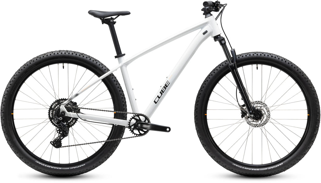 Cube Aim One metallicwhite´n´black 2027